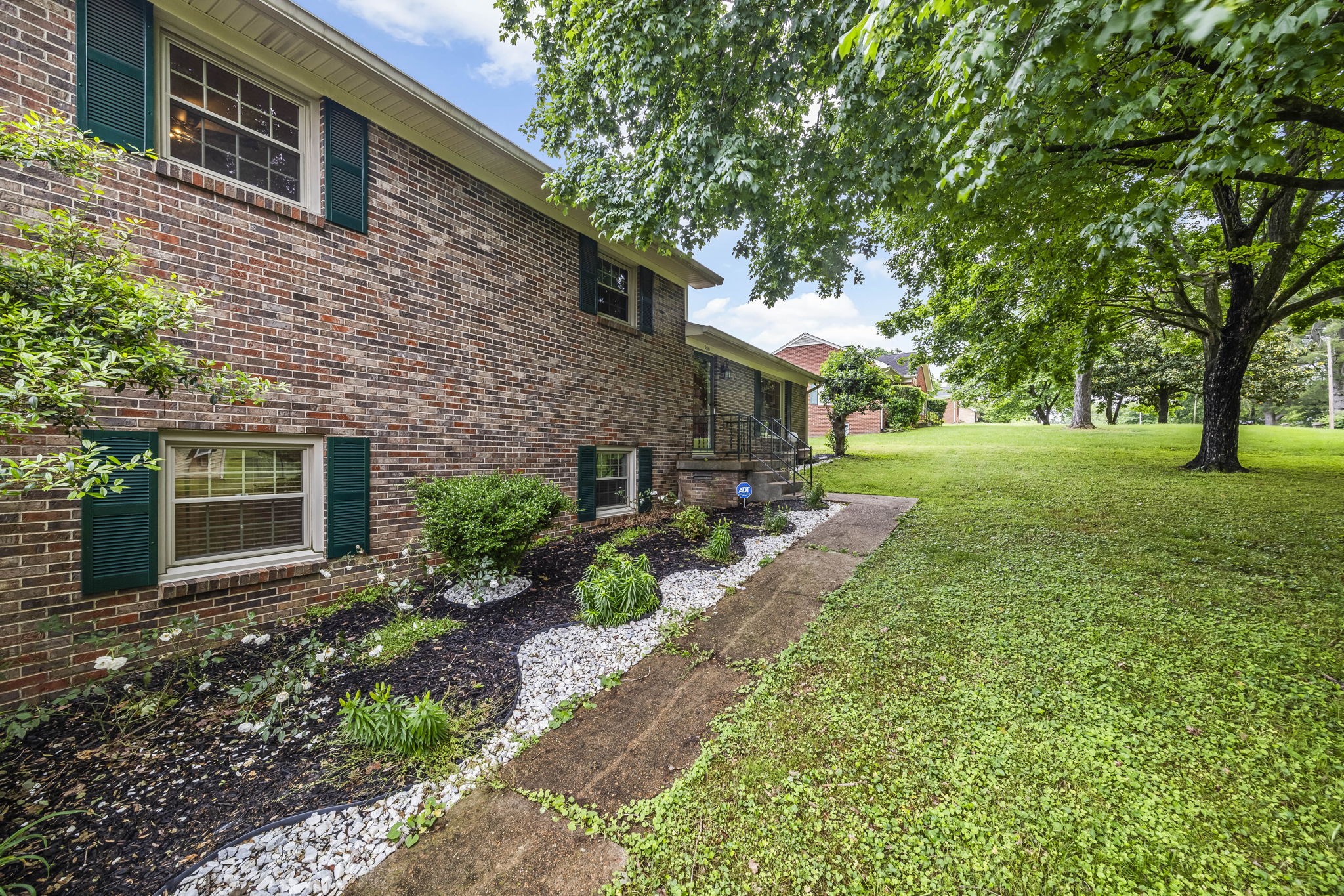 900 Camellia Dr