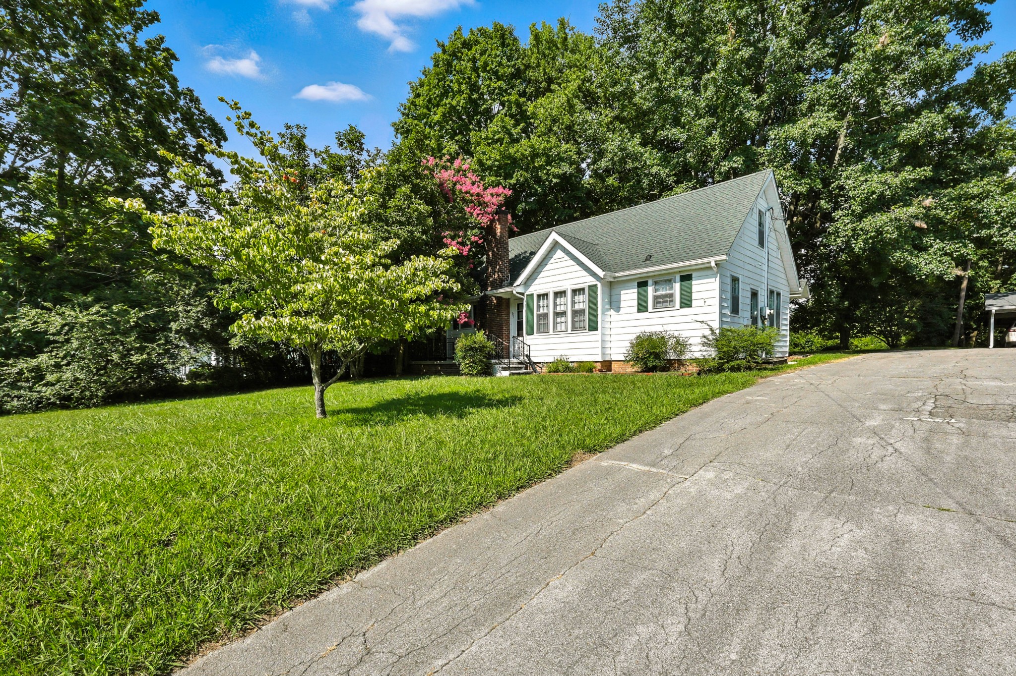 735 Gracey Ave