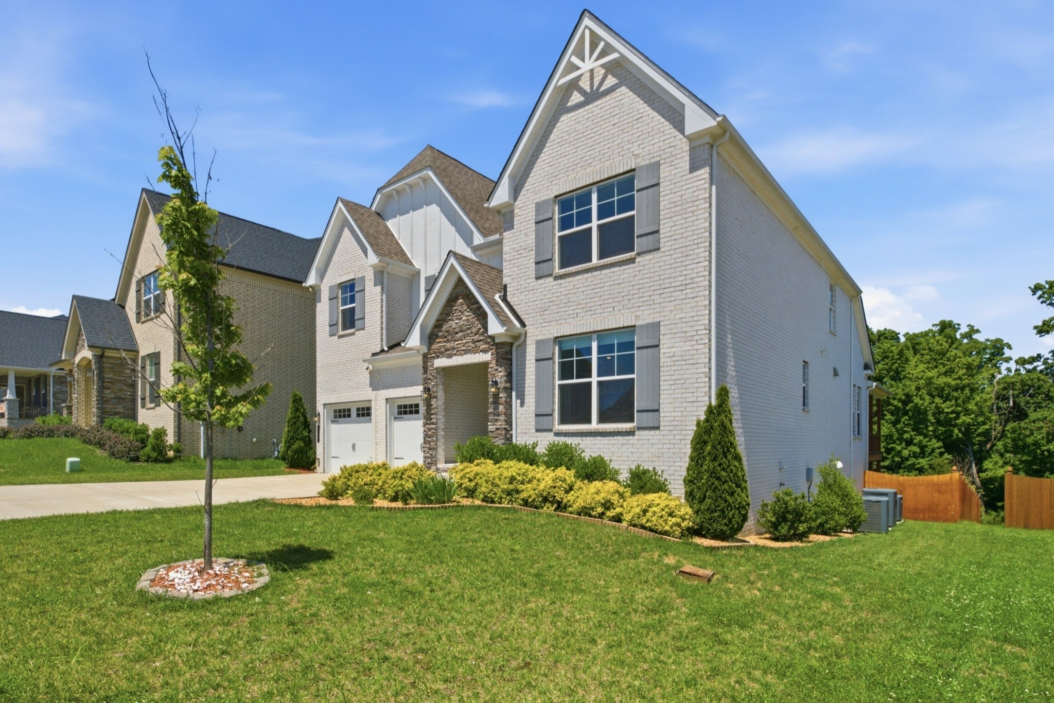 837 Ava Ln
