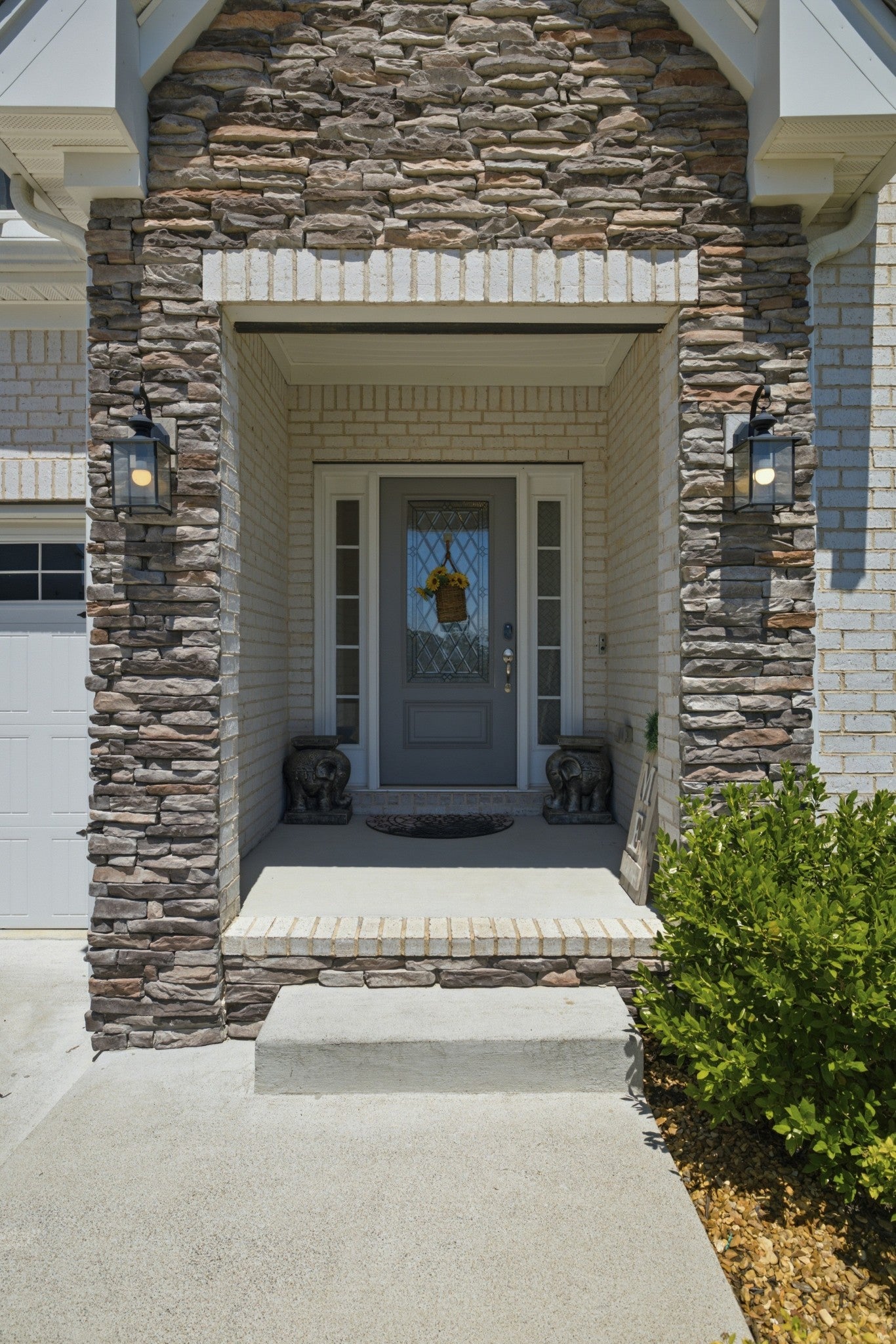 837 Ava Ln