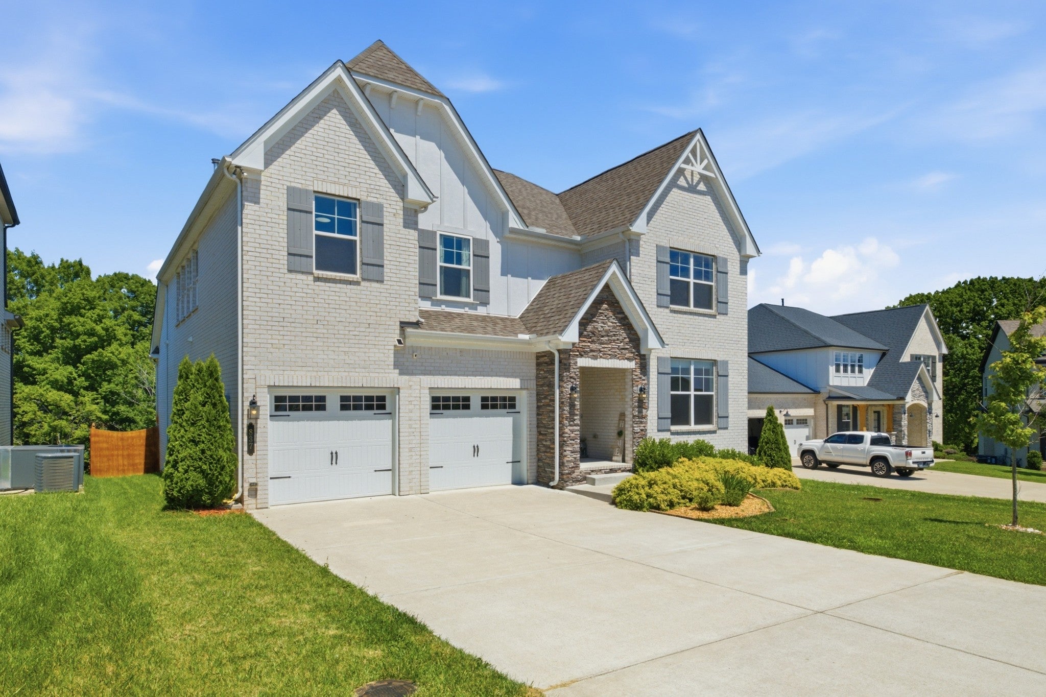 837 Ava Ln