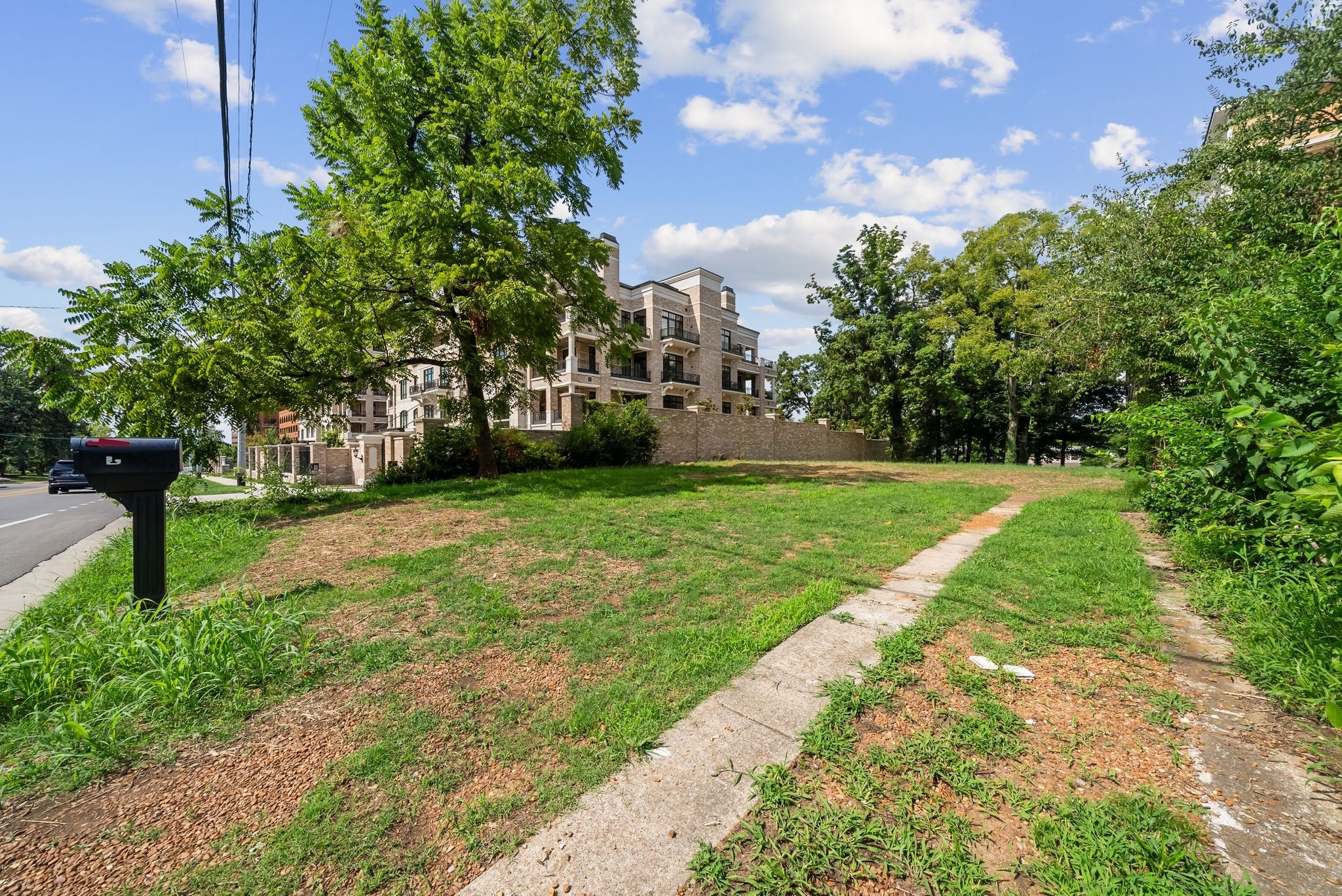 122 Woodmont Blvd