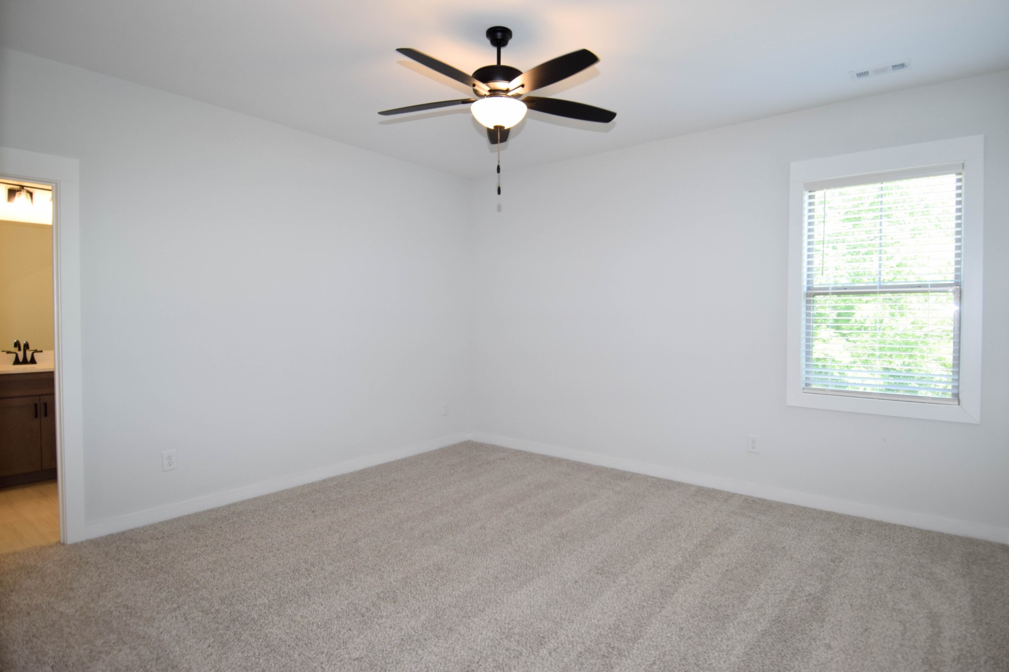 Gallatin, Tennessee, 37066, United States, 4 Bedrooms Bedrooms, ,4 BathroomsBathrooms,Residential,Active,2052093