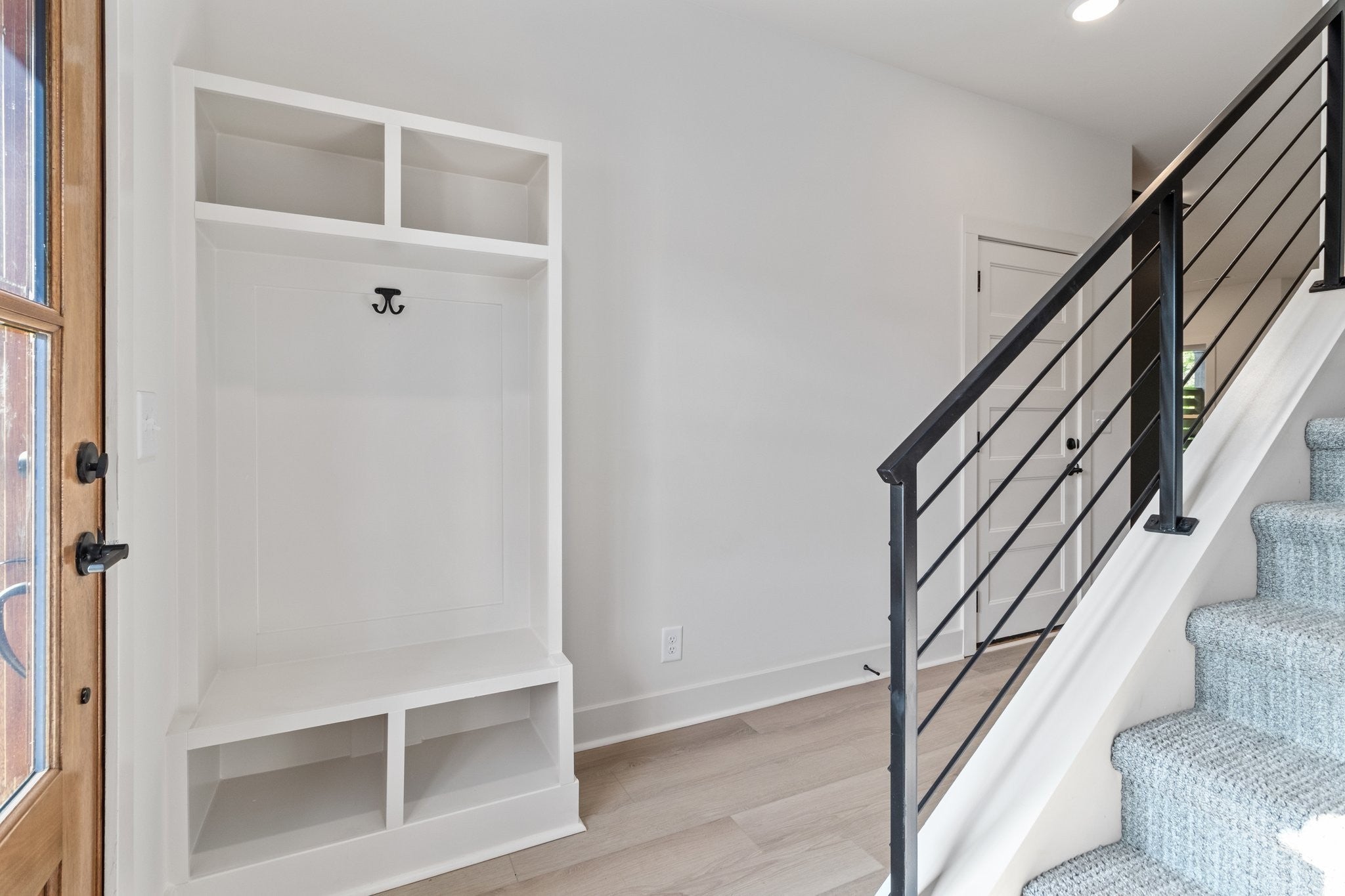 63 Dutch Dr