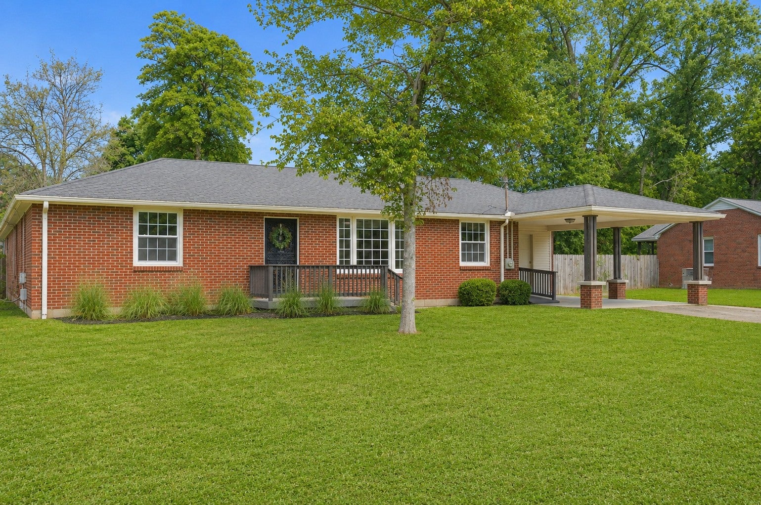 5-bed listing at 355 Flushing Dr, Nashville
