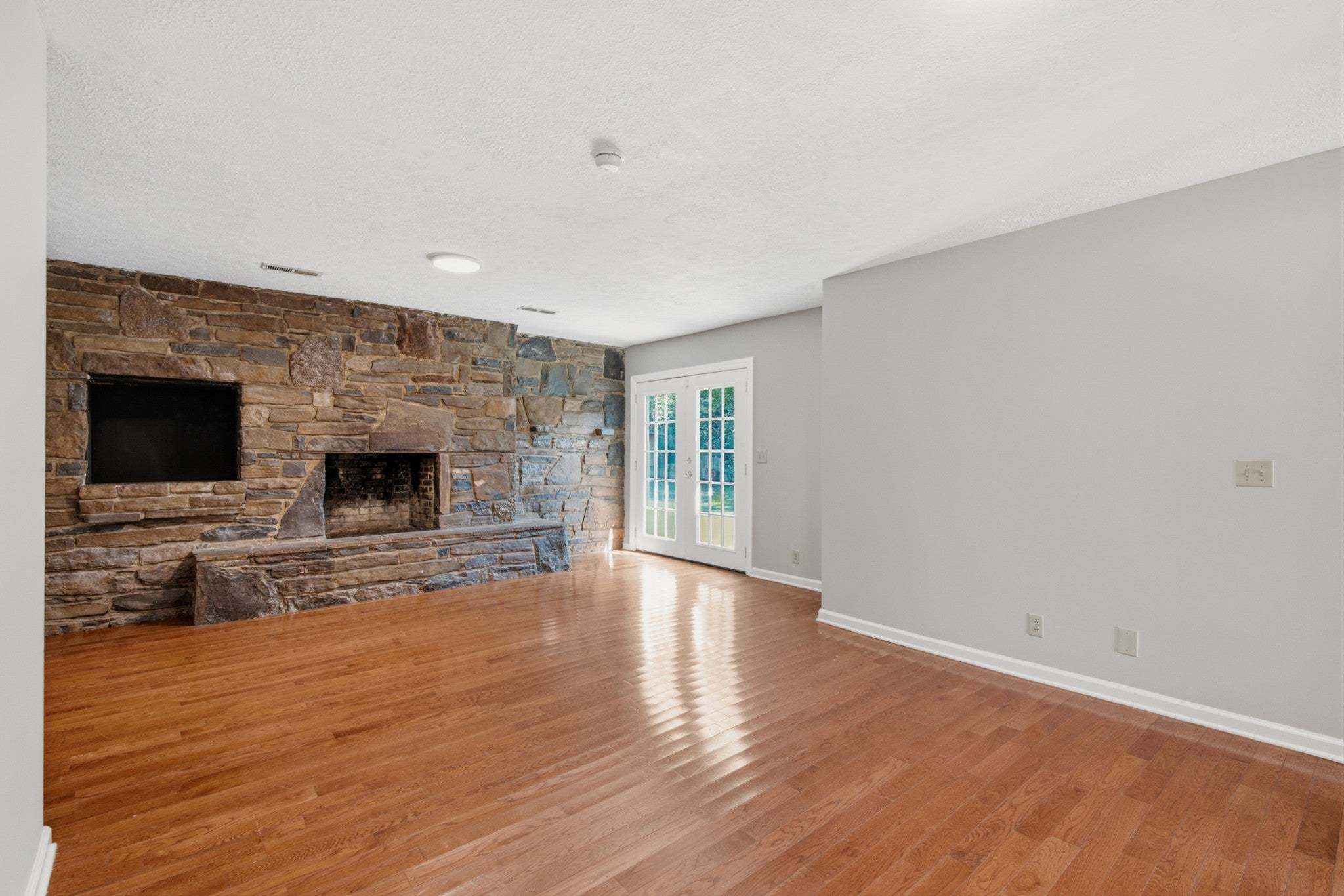 355 Flushing Dr