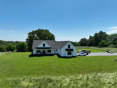 2590 Oakdale Rd Westmoreland TN 37186