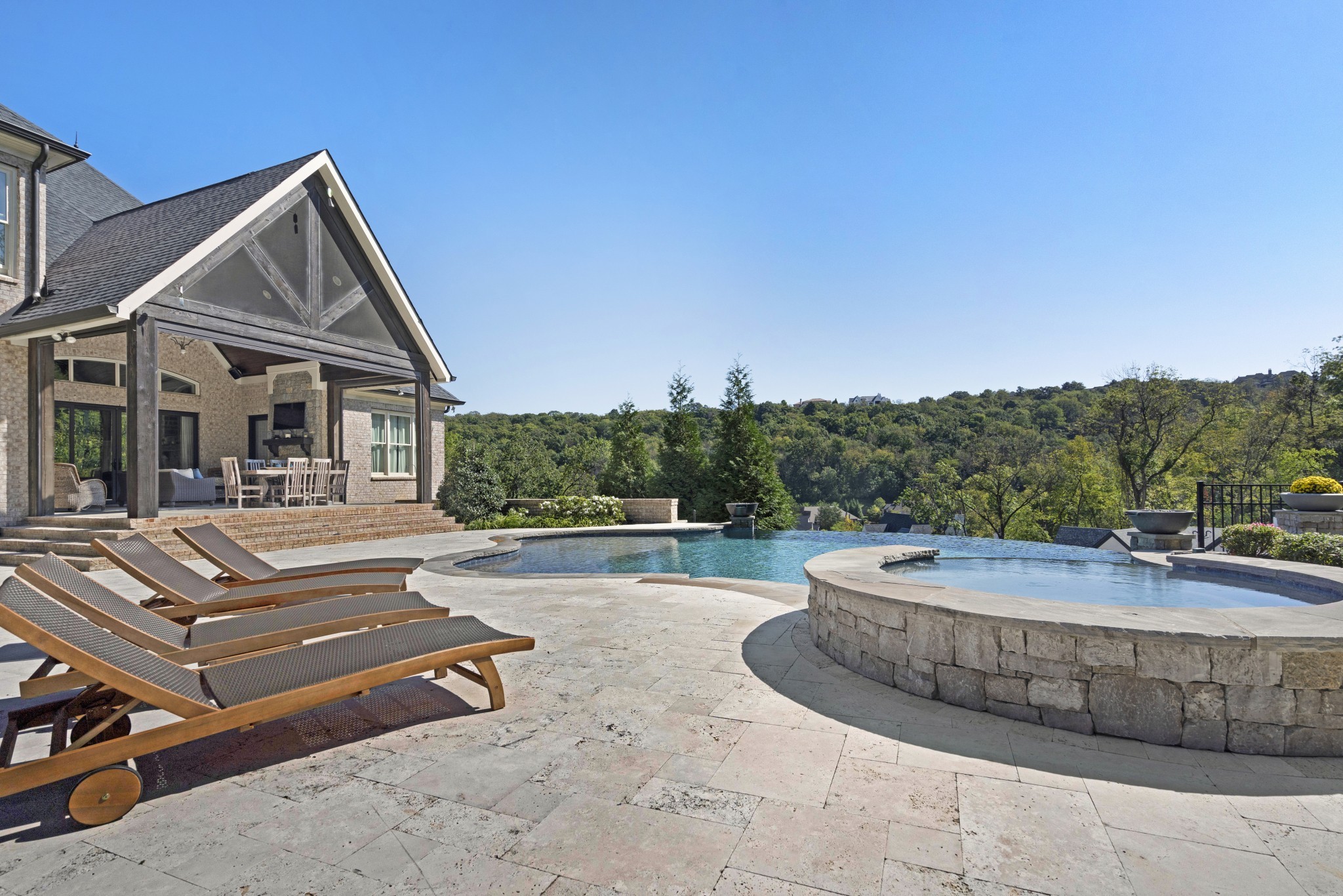 700 Pendragon Ct