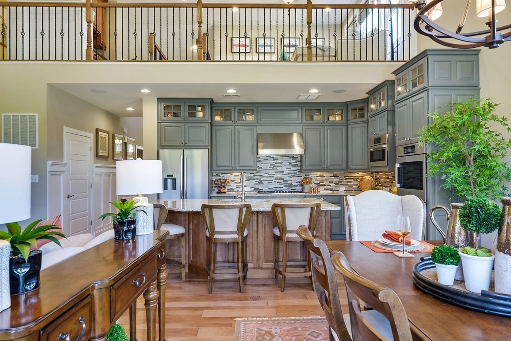 1090 Oakhall Dr