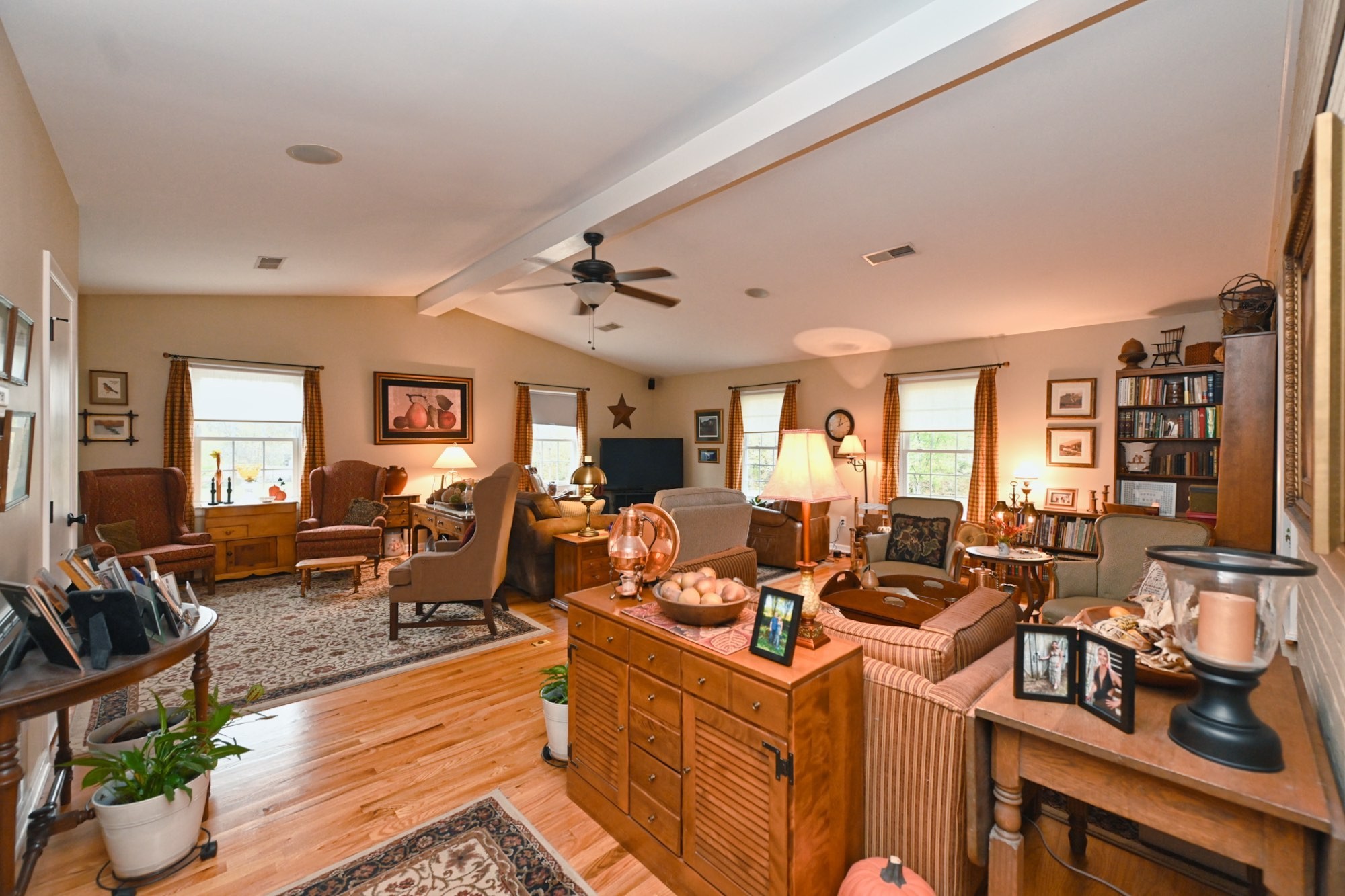 1935 Liberty Ln