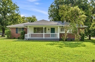 3.0-bed rental at 2400 Sandy Dr