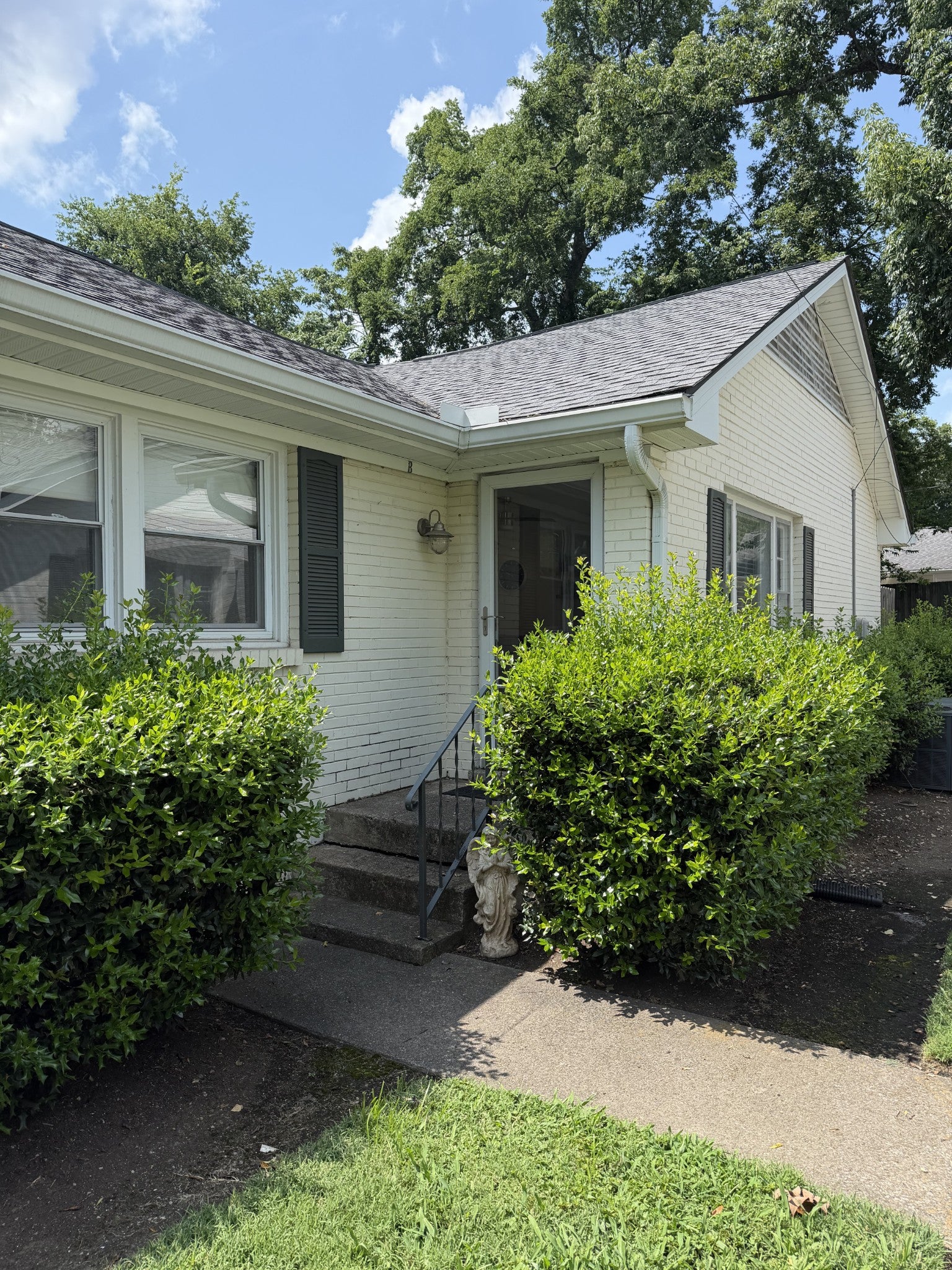 2-bed listing at 856b Kirkwood Ave, Nashville