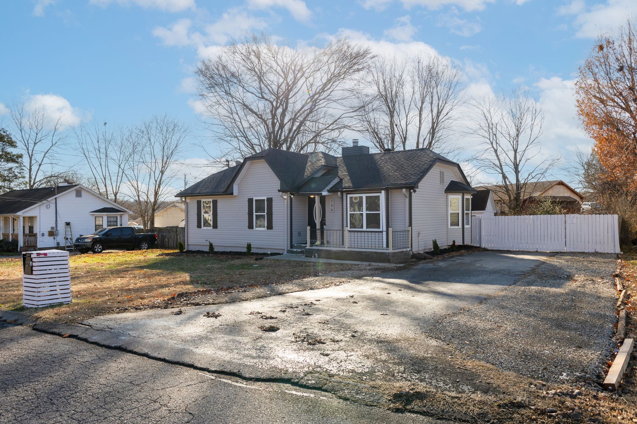 798 Summer Hill Ln E