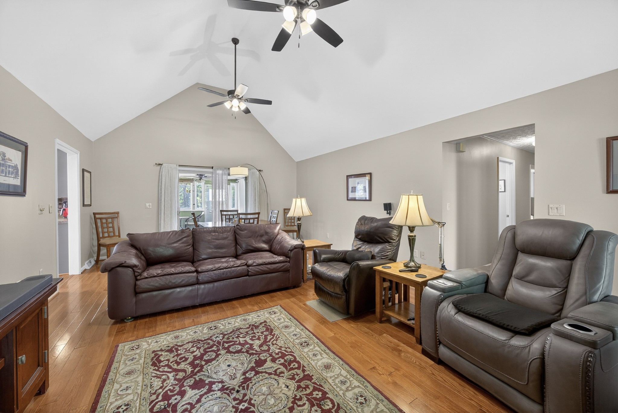 2704 New London Dr