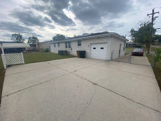 4936 Olivia Dr