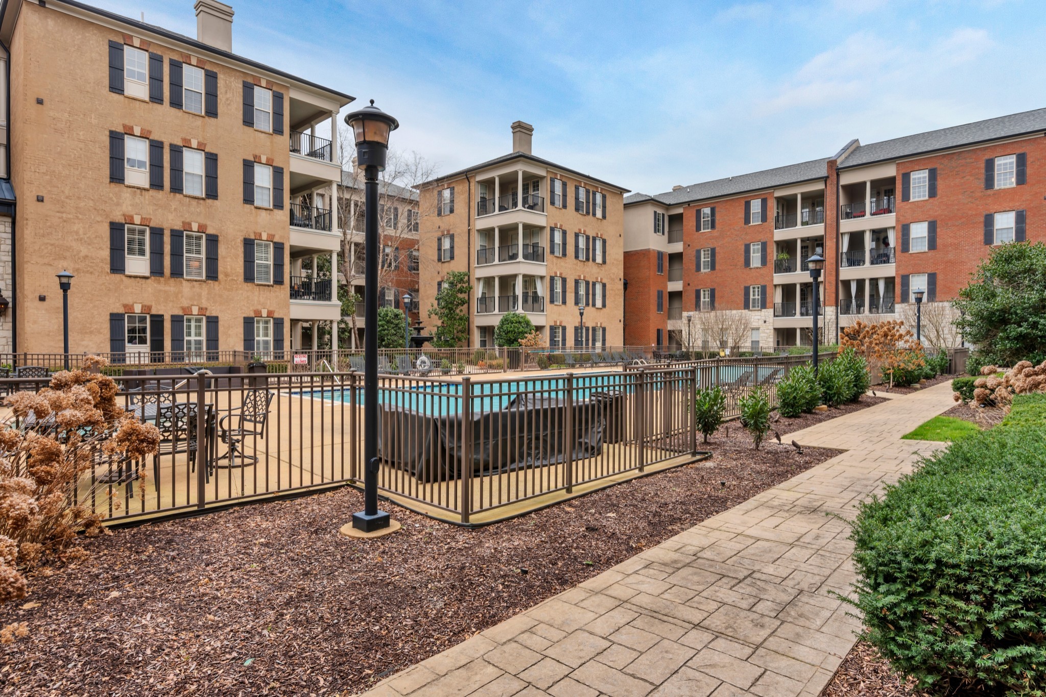 305 Seven Springs Way 302