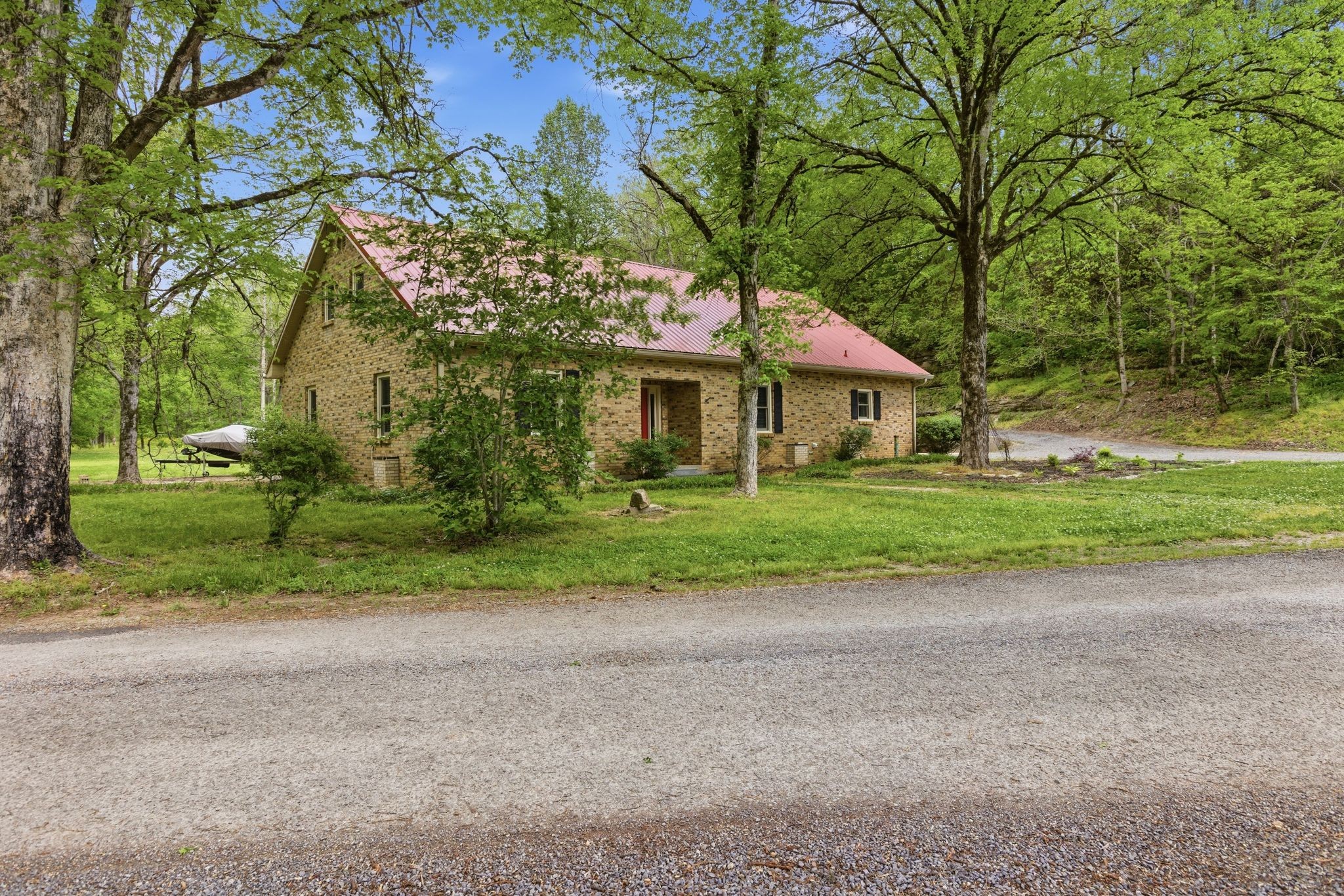 580 Defeated Creek Rd