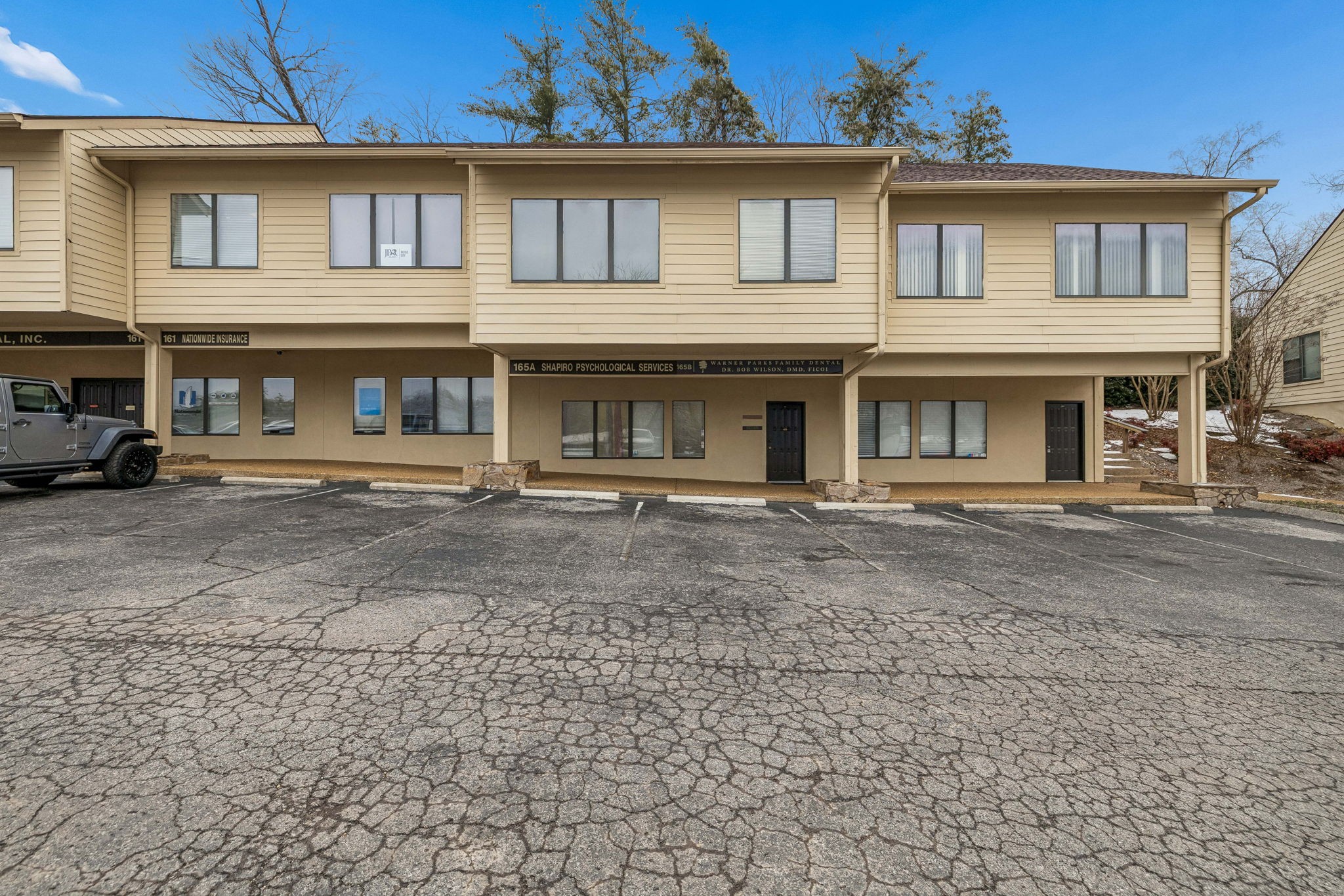 165 Belle Forest Cir