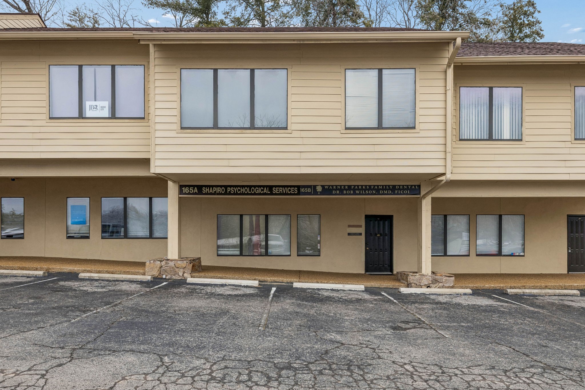 165 Belle Forest Cir