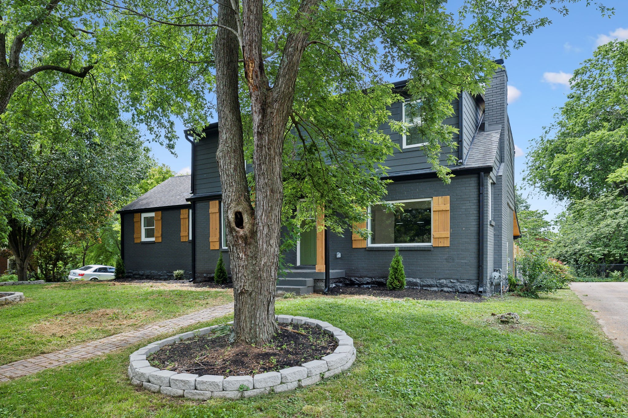 1606 Stratford Ave