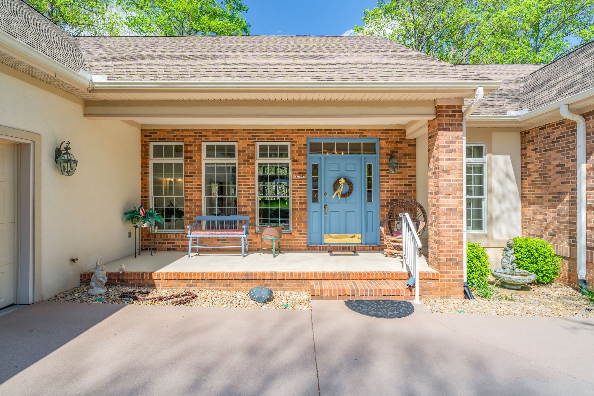 124 Geya Cir