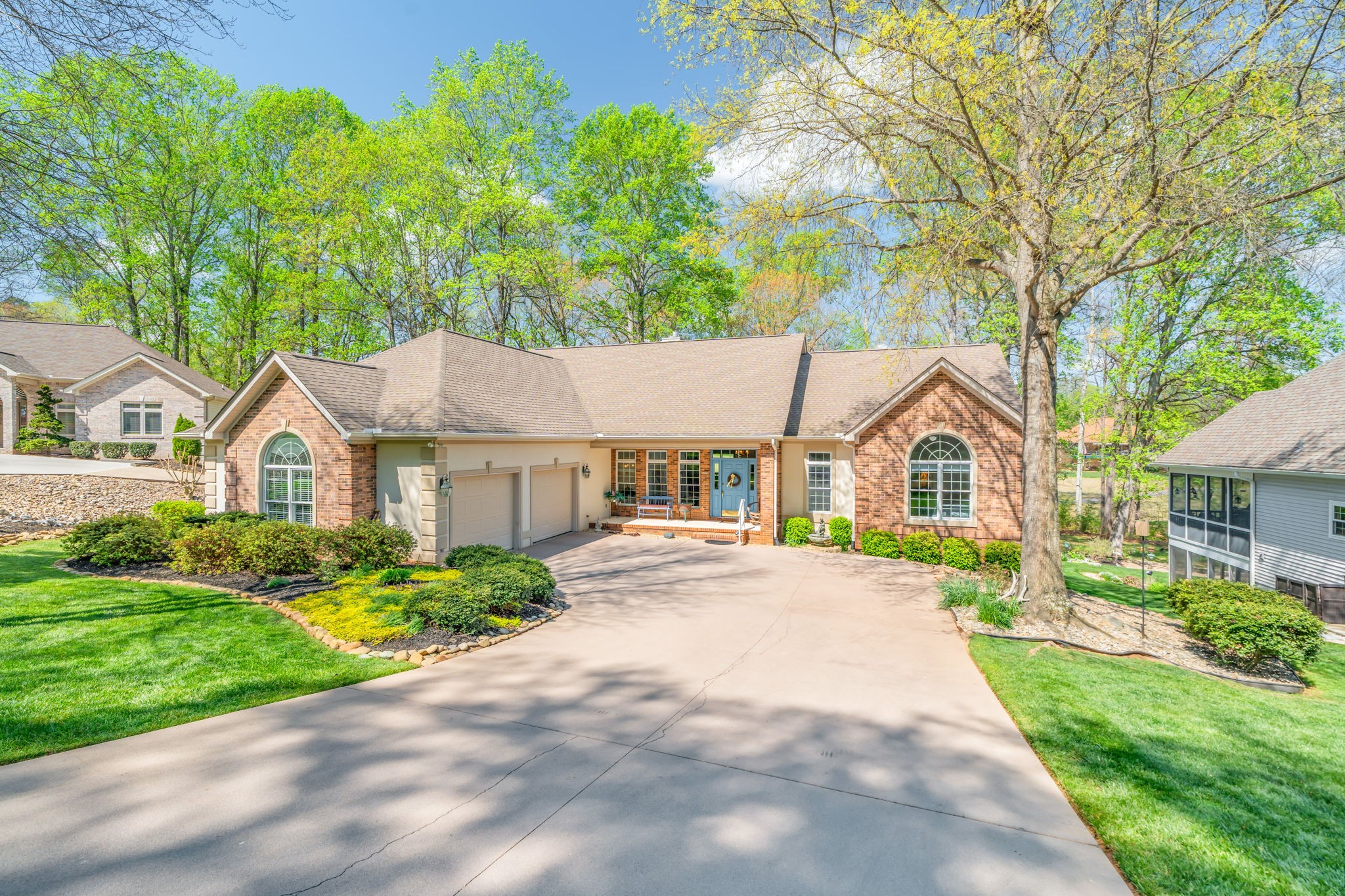 124 Geya Cir