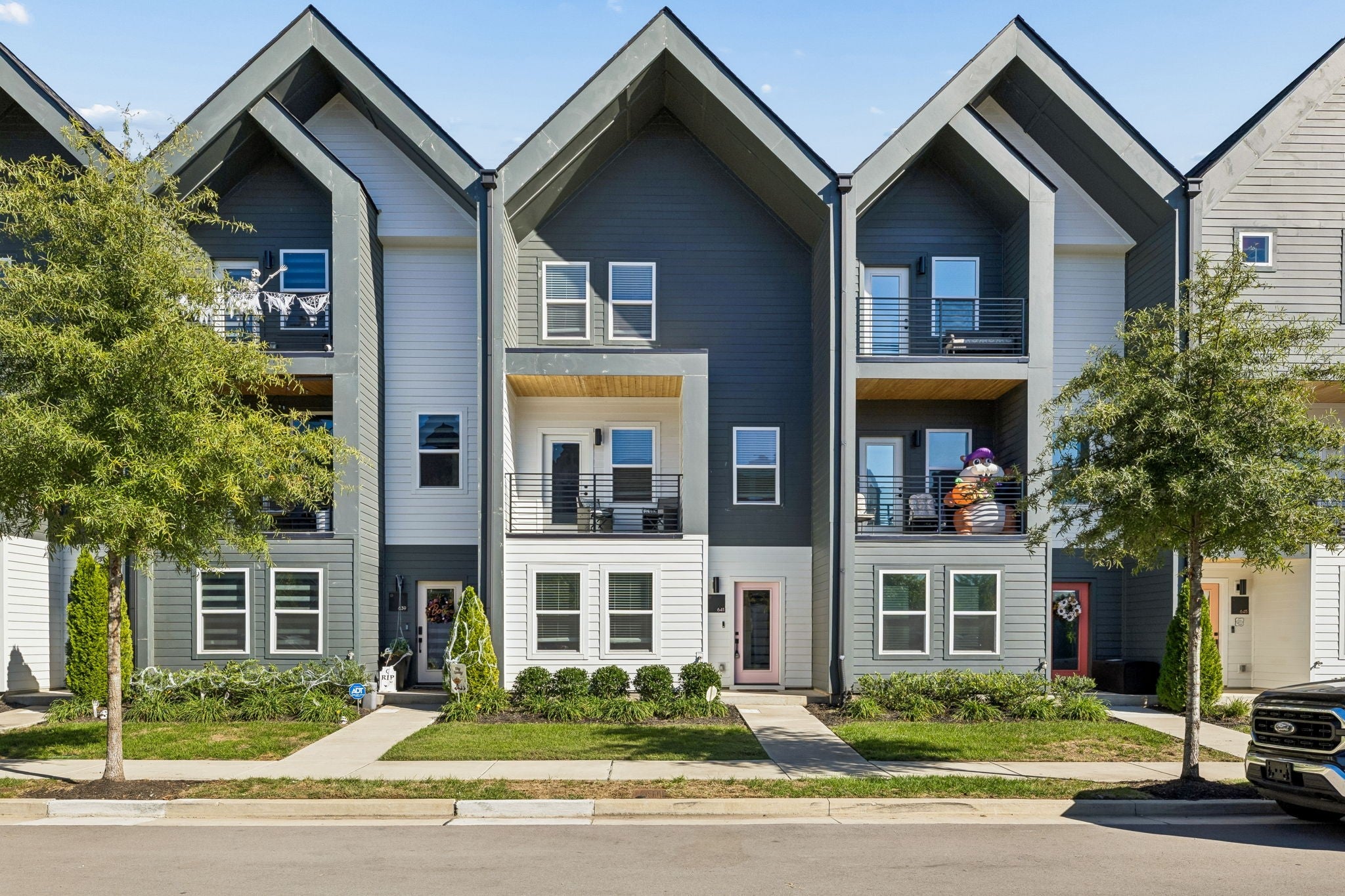 3-bed listing at 641 Markham St, Nashville