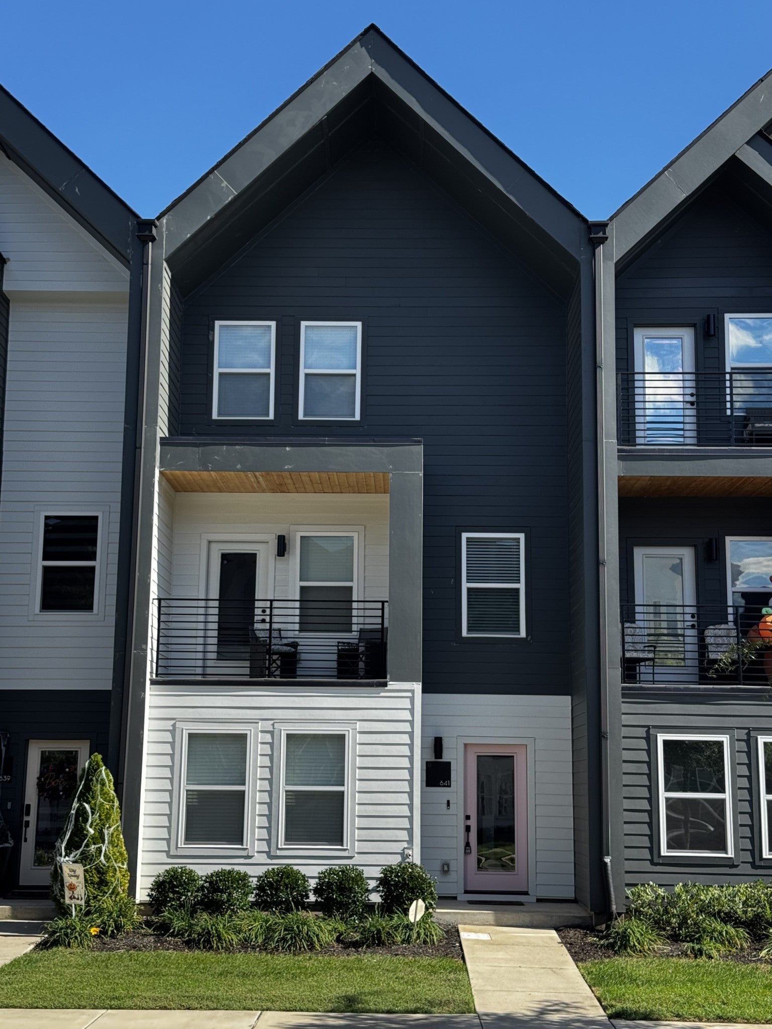 3-bed condo for sale in Nashville, TN 37214, 641 Markham St 641 Markham St, Nashville TN 37214 3-bed condo, photo 1 of 6