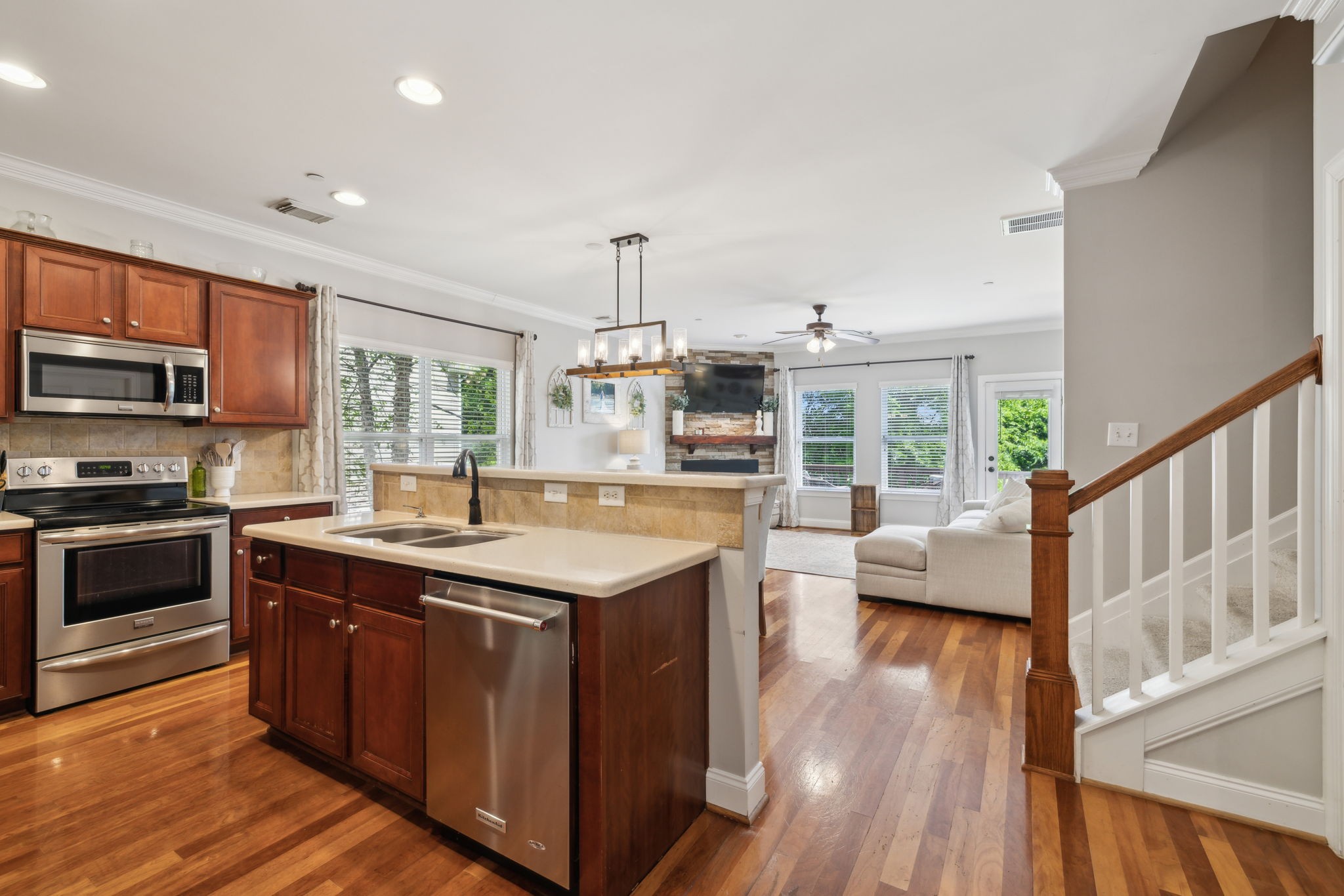 3324 Redmon Hl