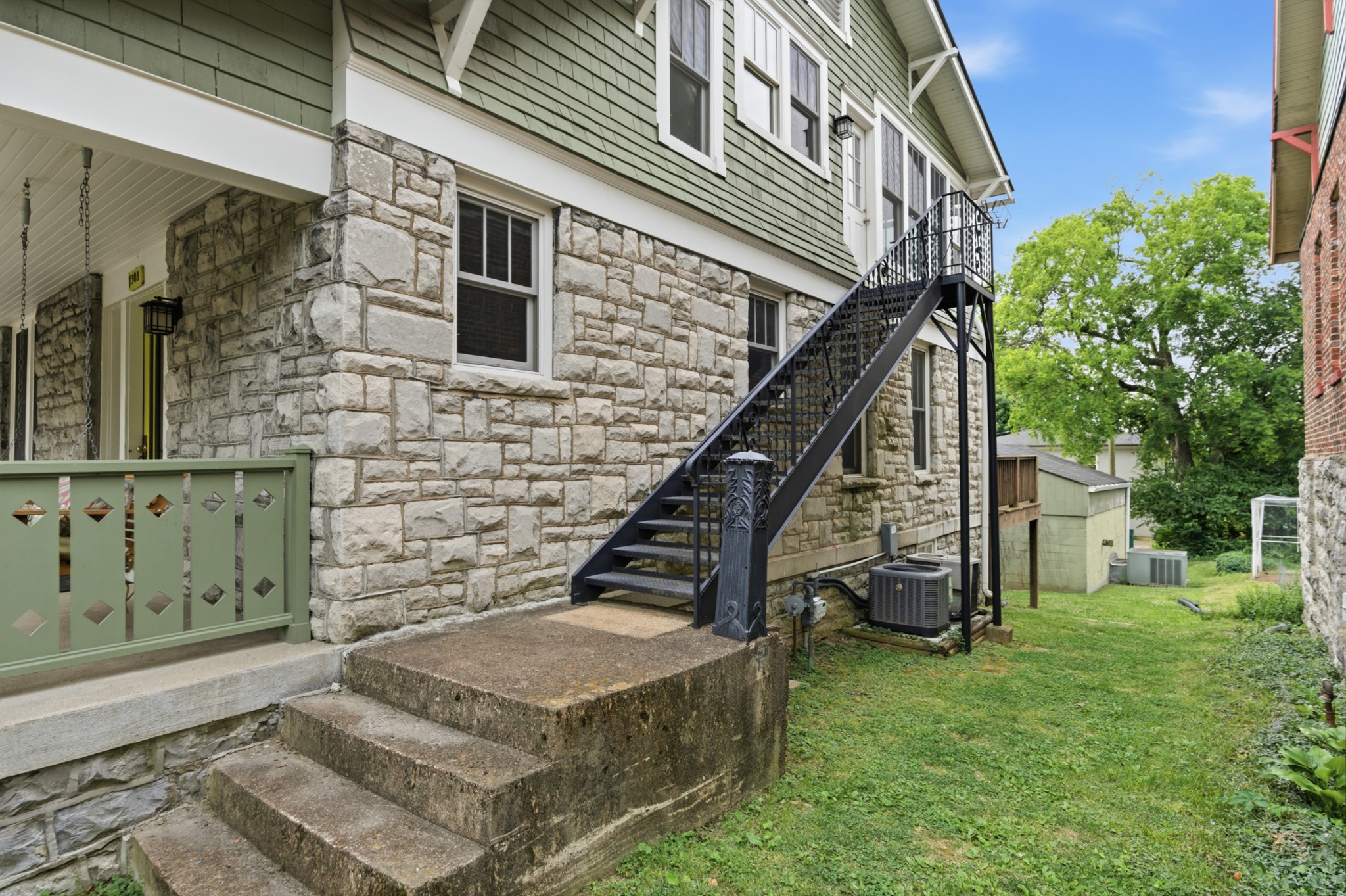 1303 Ashwood Ave