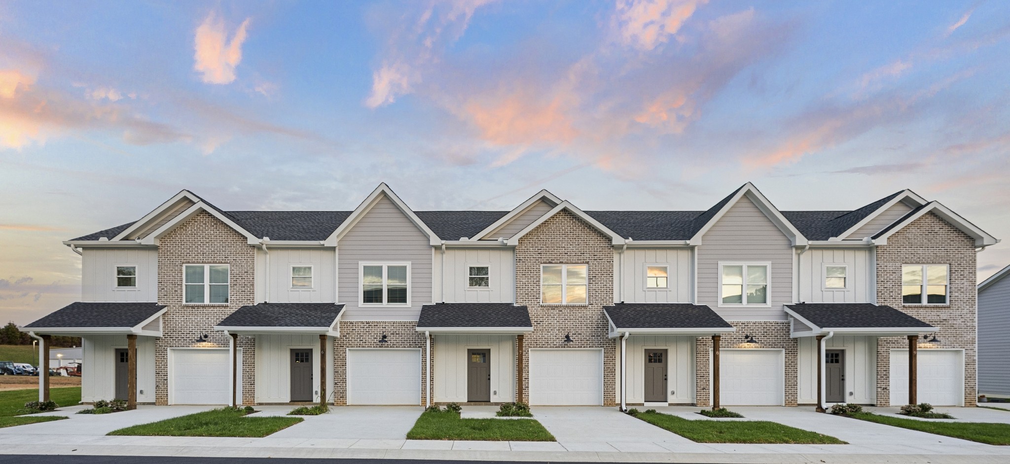 Photo 1 of 38 — 2624 S Main St 4, Springfield, TN 37172
