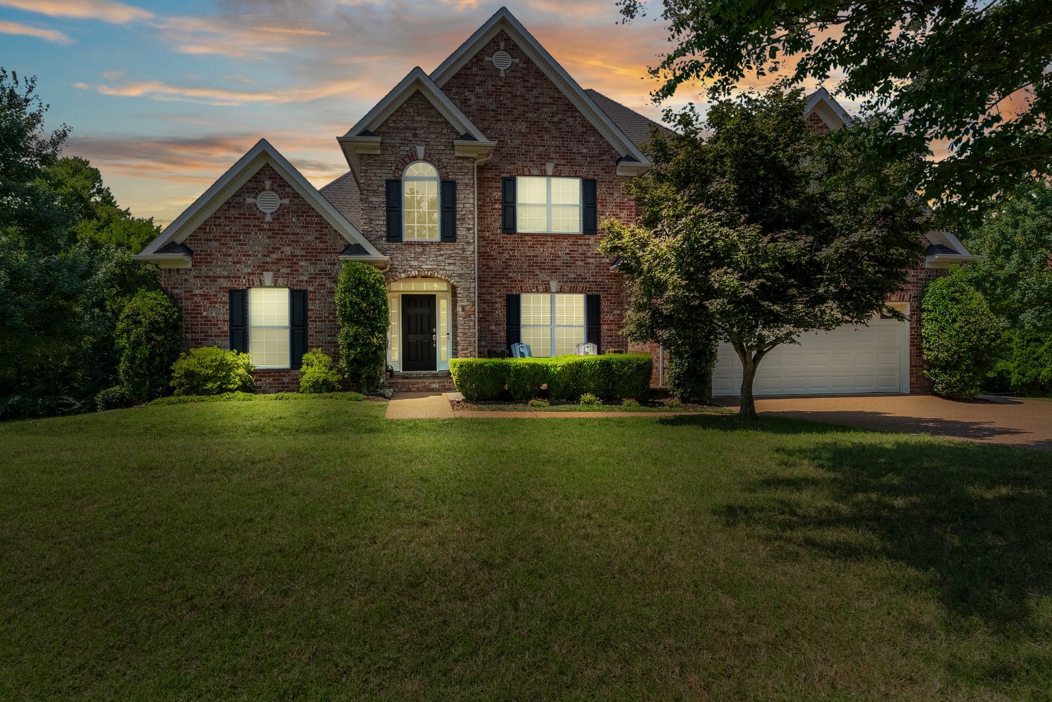 1544 Red Oak Ln
