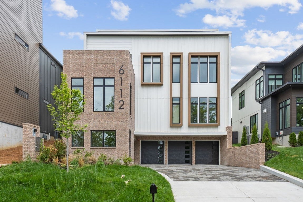6112 Hill Circle Dr