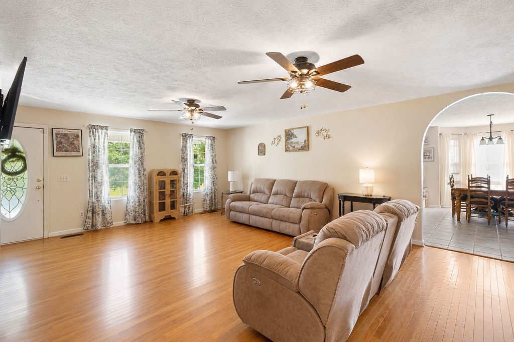 187 N Old Military Rd