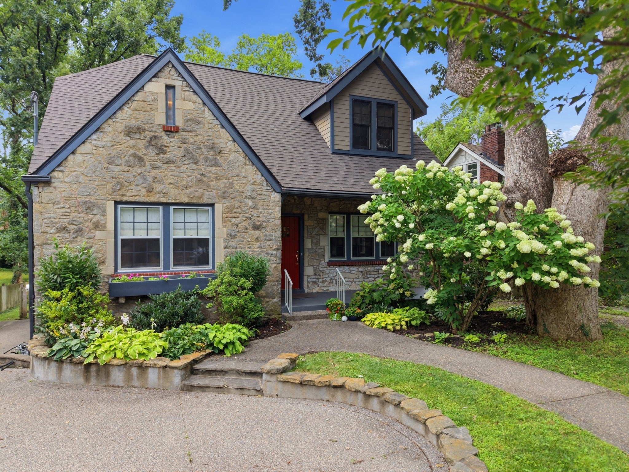 3-bed listing at 2611 W Linden Ave, Nashville