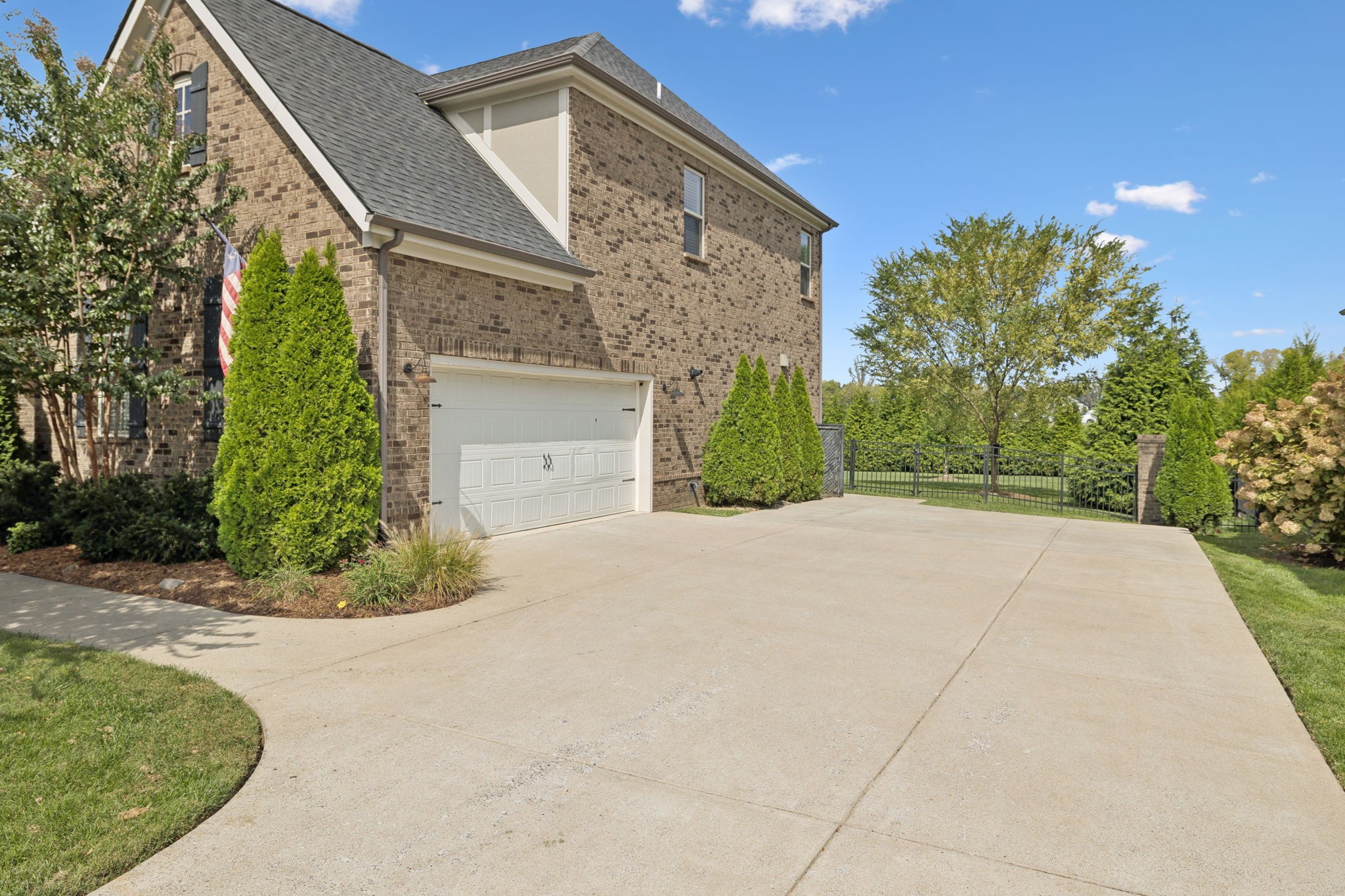 3632 Robbins Nest Rd