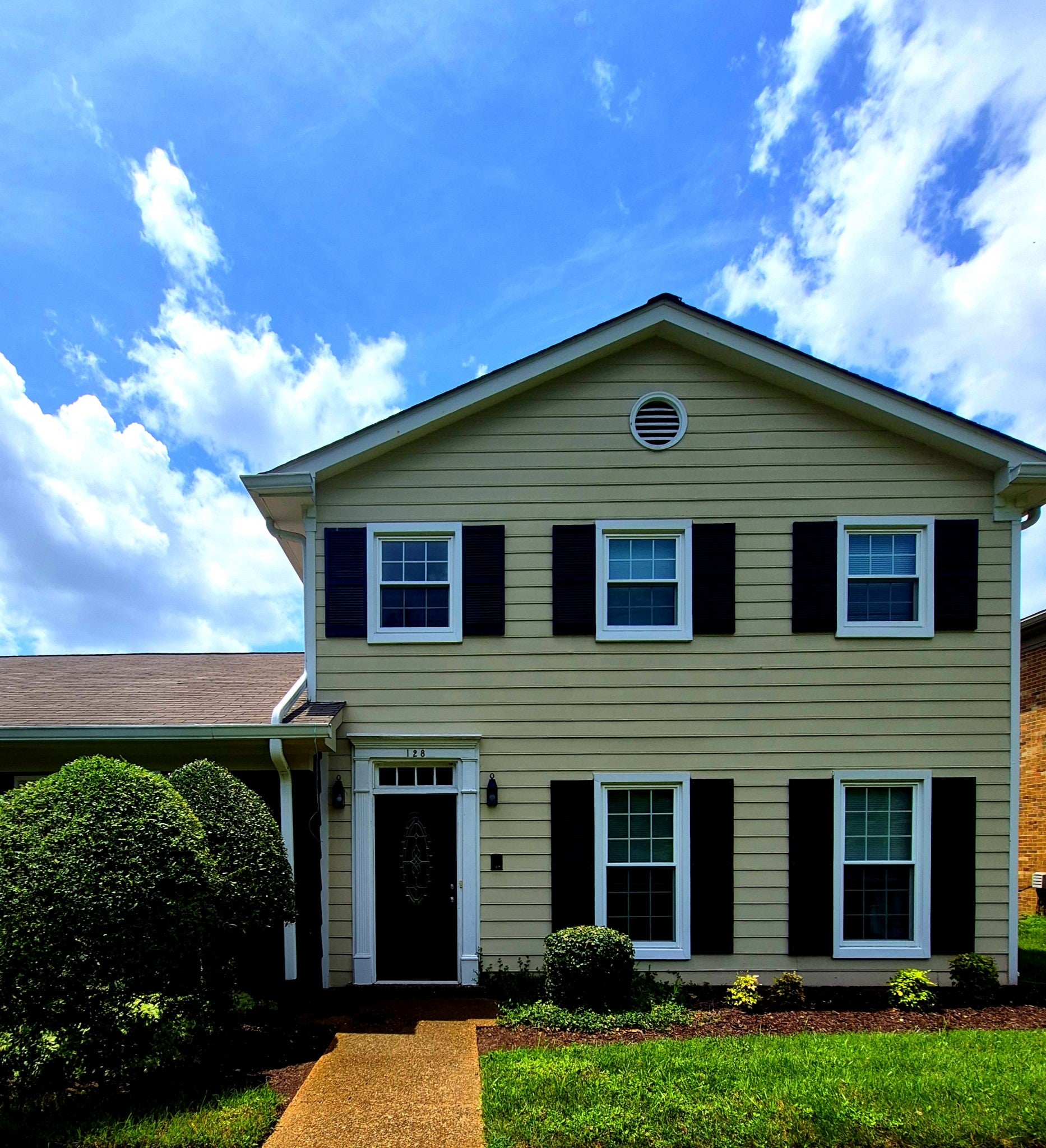 3-bed listing at 128 Boxwood Dr, Franklin