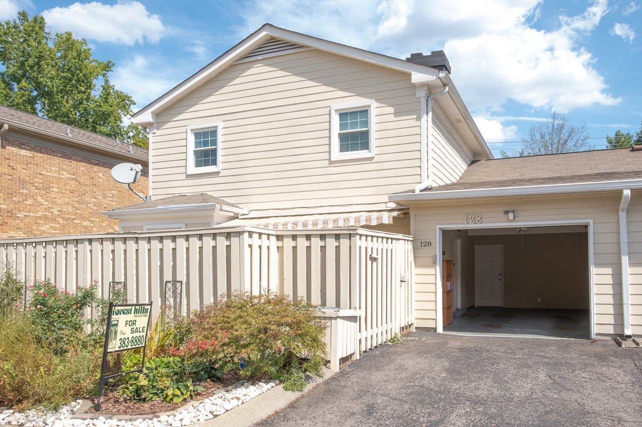 128 Boxwood Dr