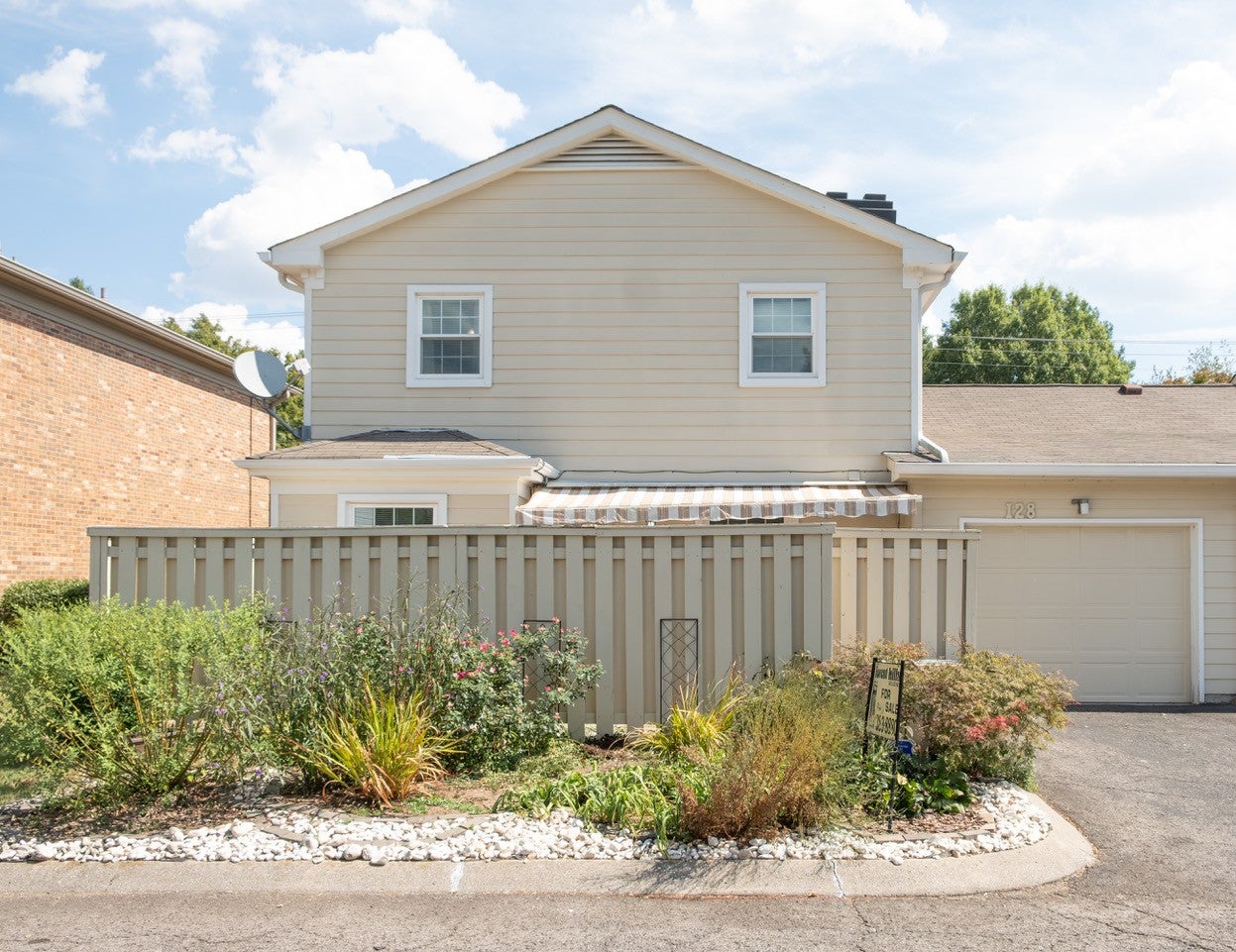 128 Boxwood Dr