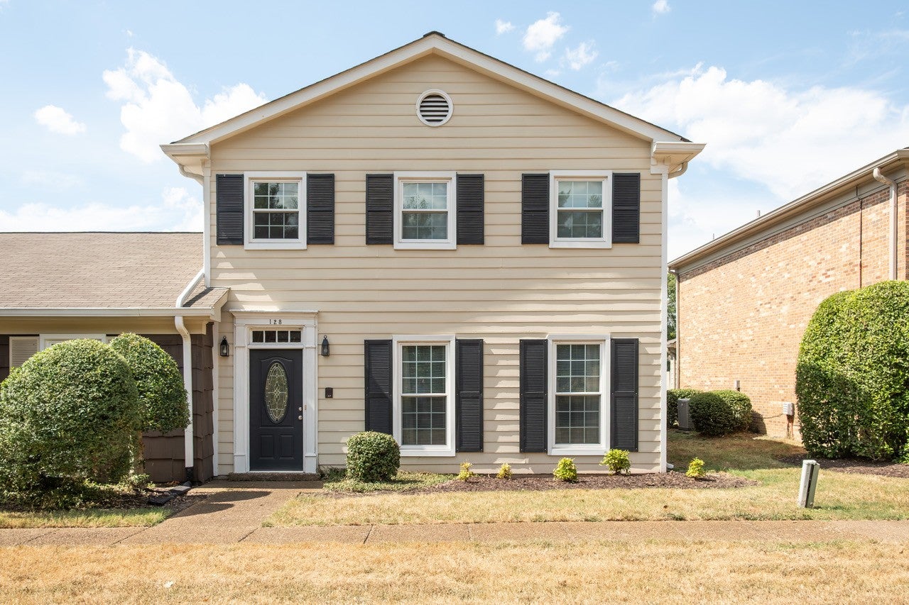 4-bed listing at 128 Boxwood Dr, Franklin