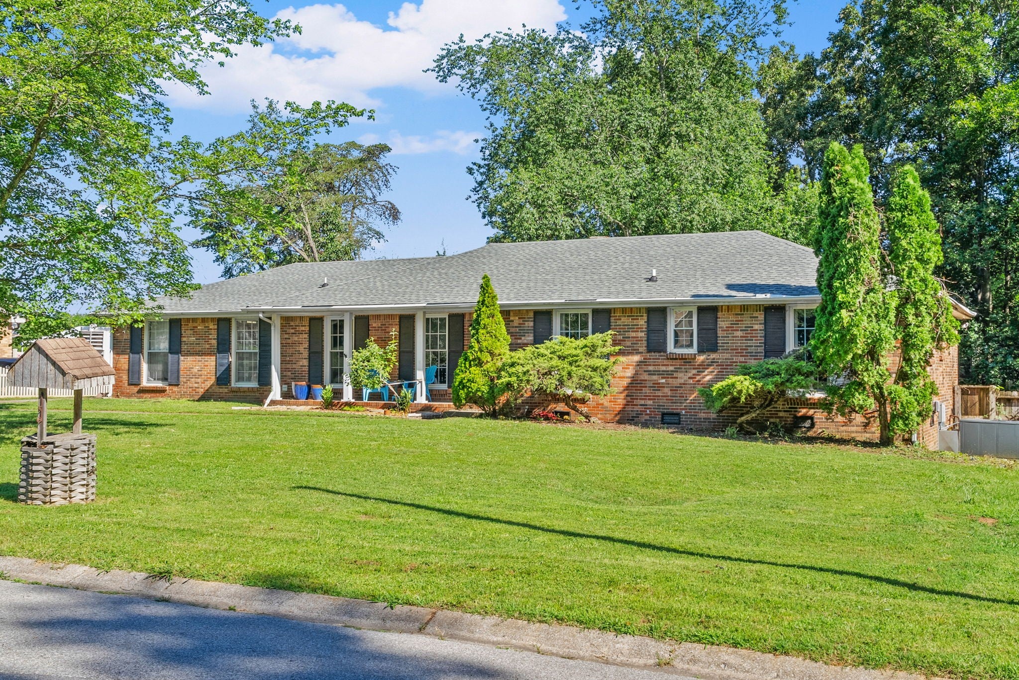 1534 Armistead Dr