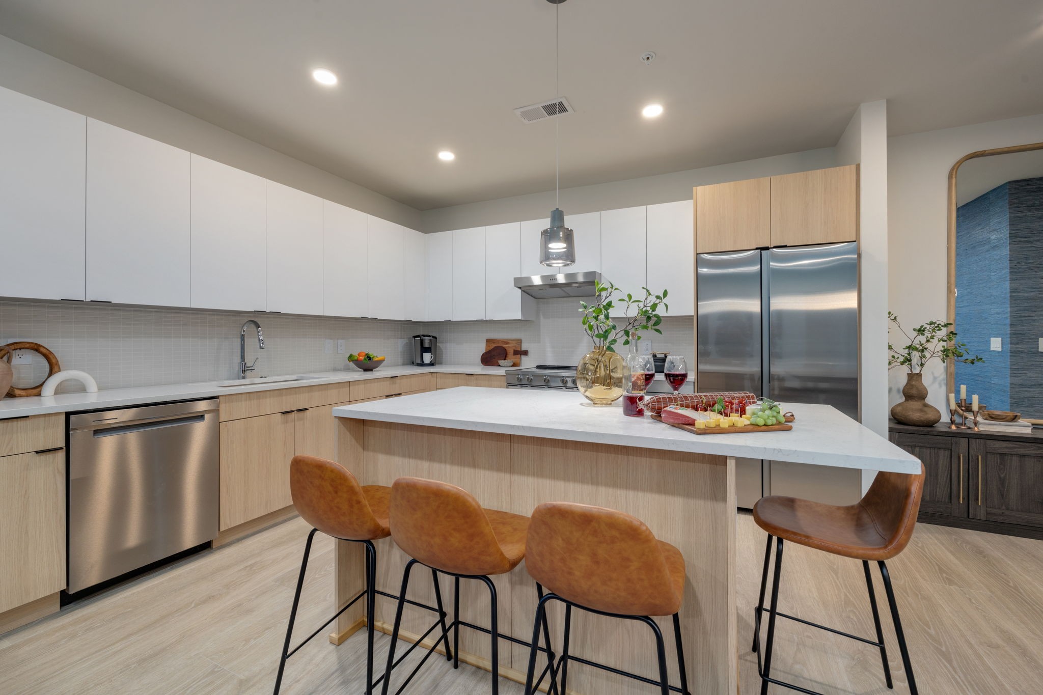 635 7th Ave S 204