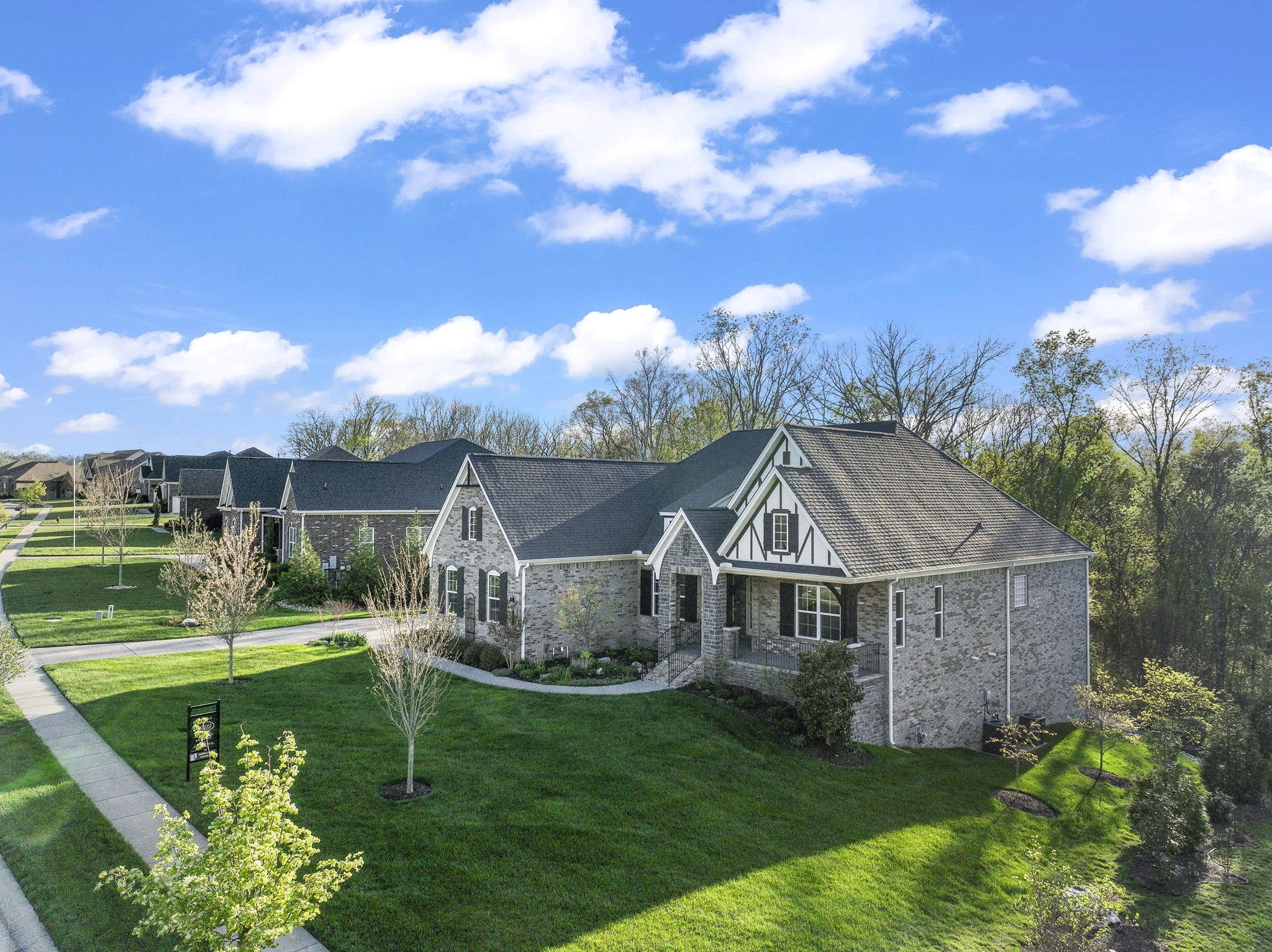 130 Brooksbank Dr