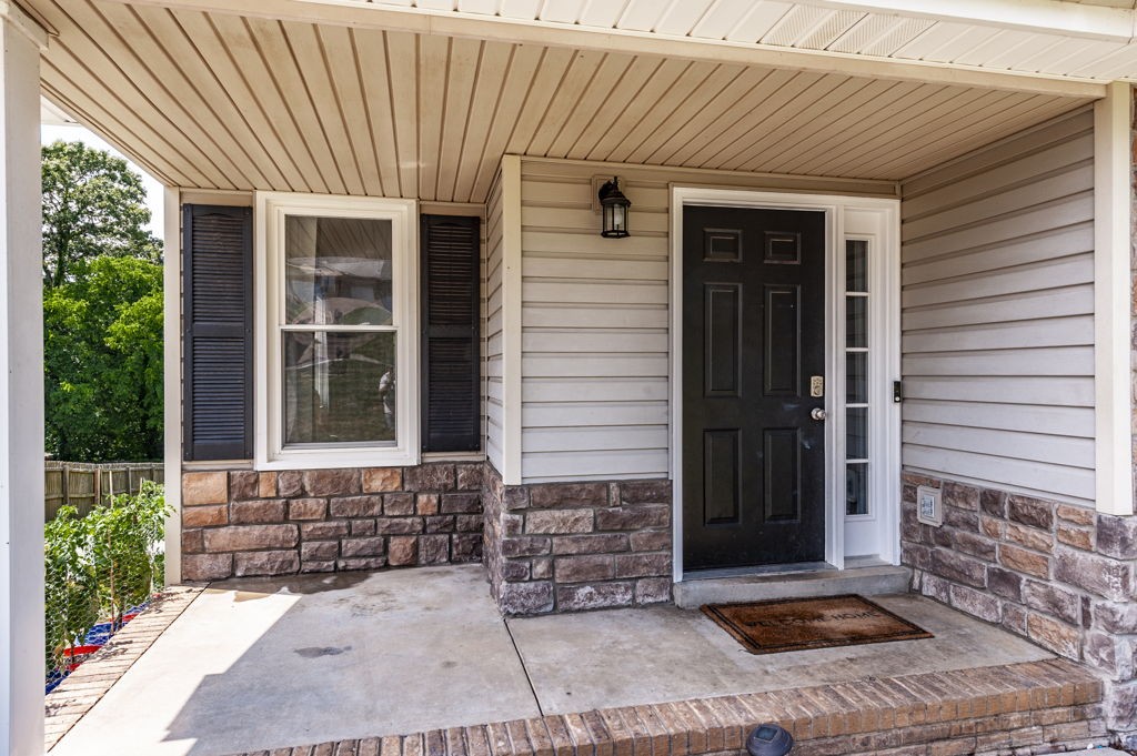 748 W Creek Dr