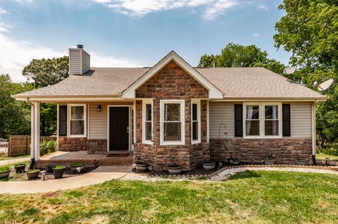 Photo of 748 W Creek Dr, Clarksville, TN 37040 (MLS # 3214439)