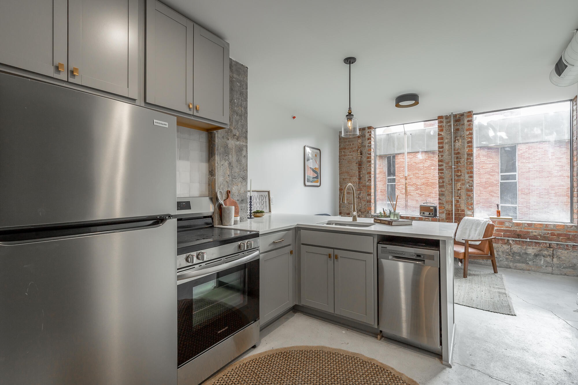 117 E 7th Street 502
