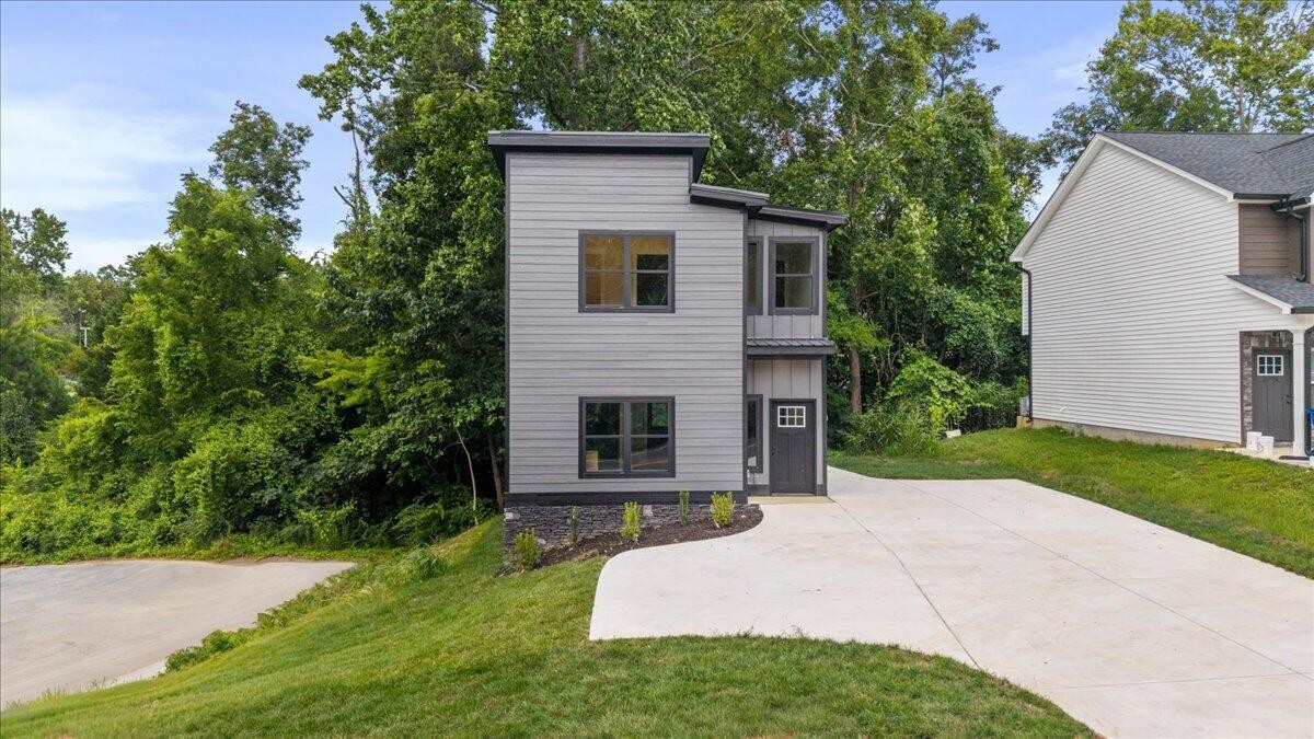 Photo 1 of 31 — 3008 Henderson Avenue NW, Cleveland, TN 37312