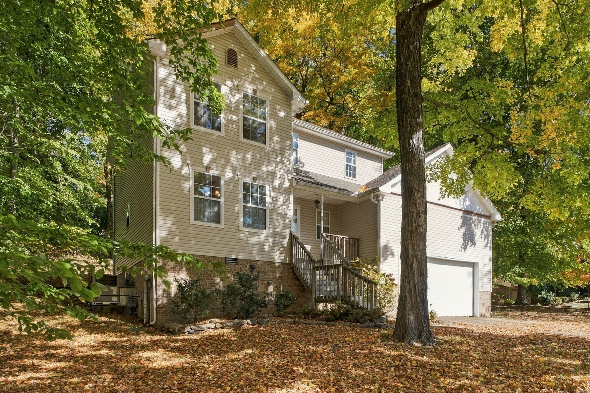 1009 Hunters Ln