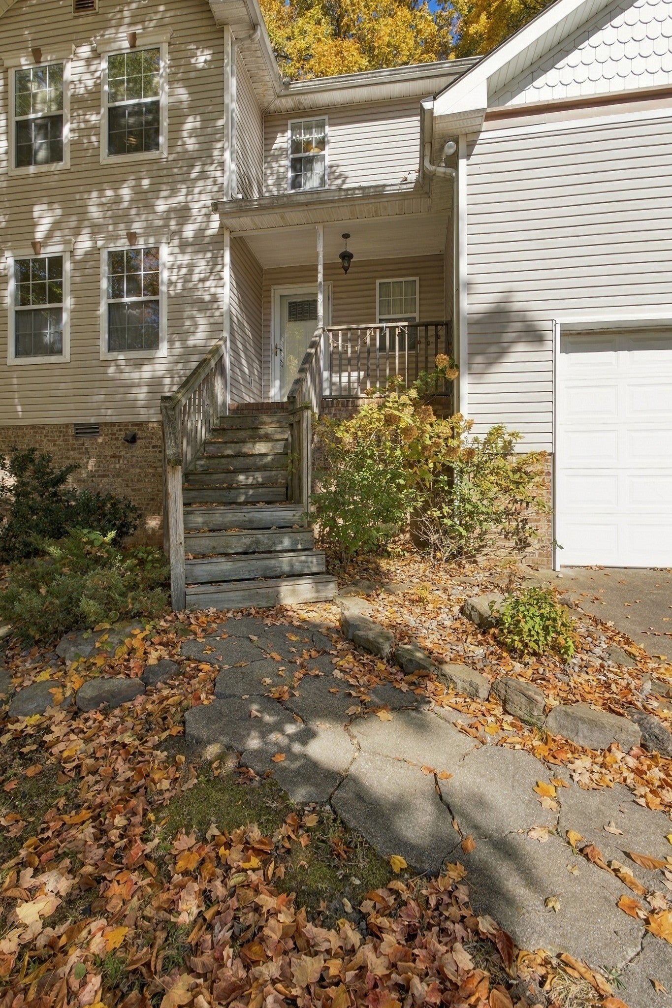 1009 Hunters Ln