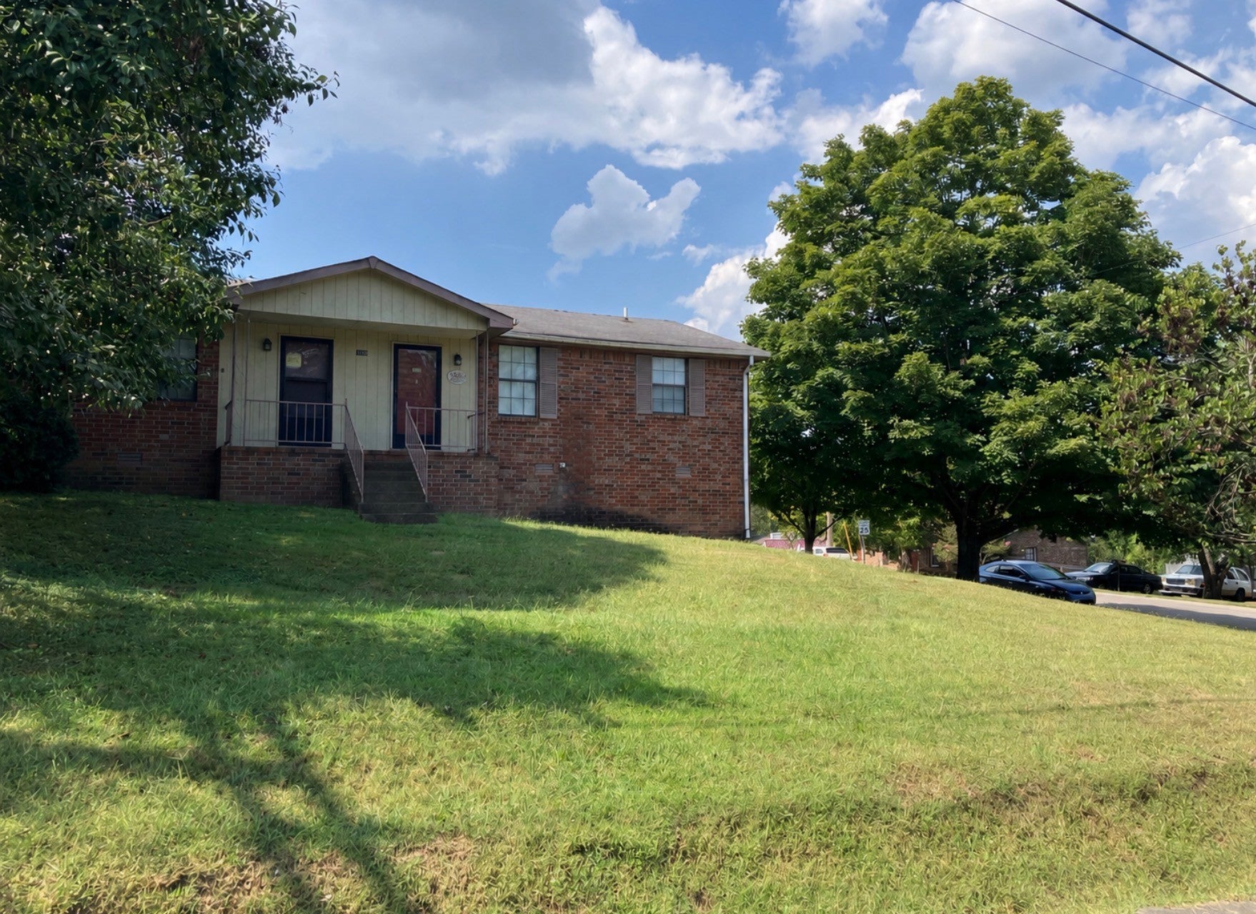 listing at 1208 Rosebank Ave, Nashville